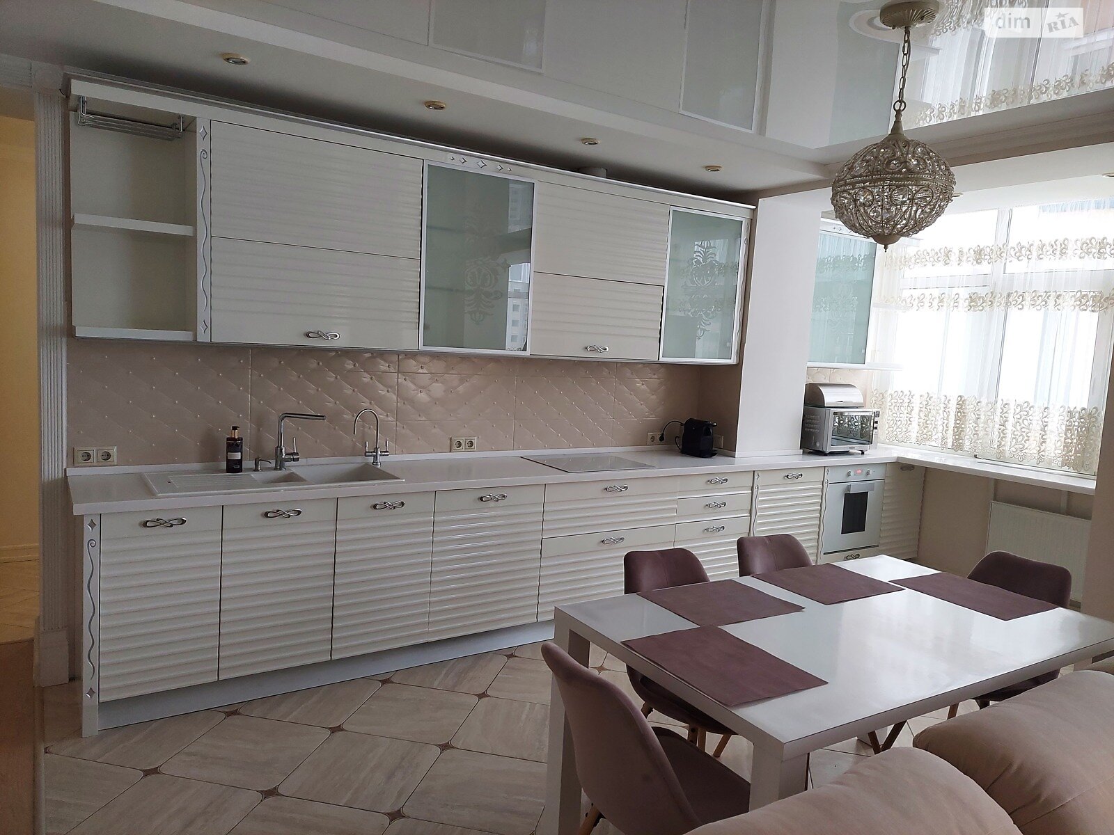 трехкомнатная квартира в Киеве, на ул. Ломоносова 58А в аренду на долгий срок помесячно фото 1