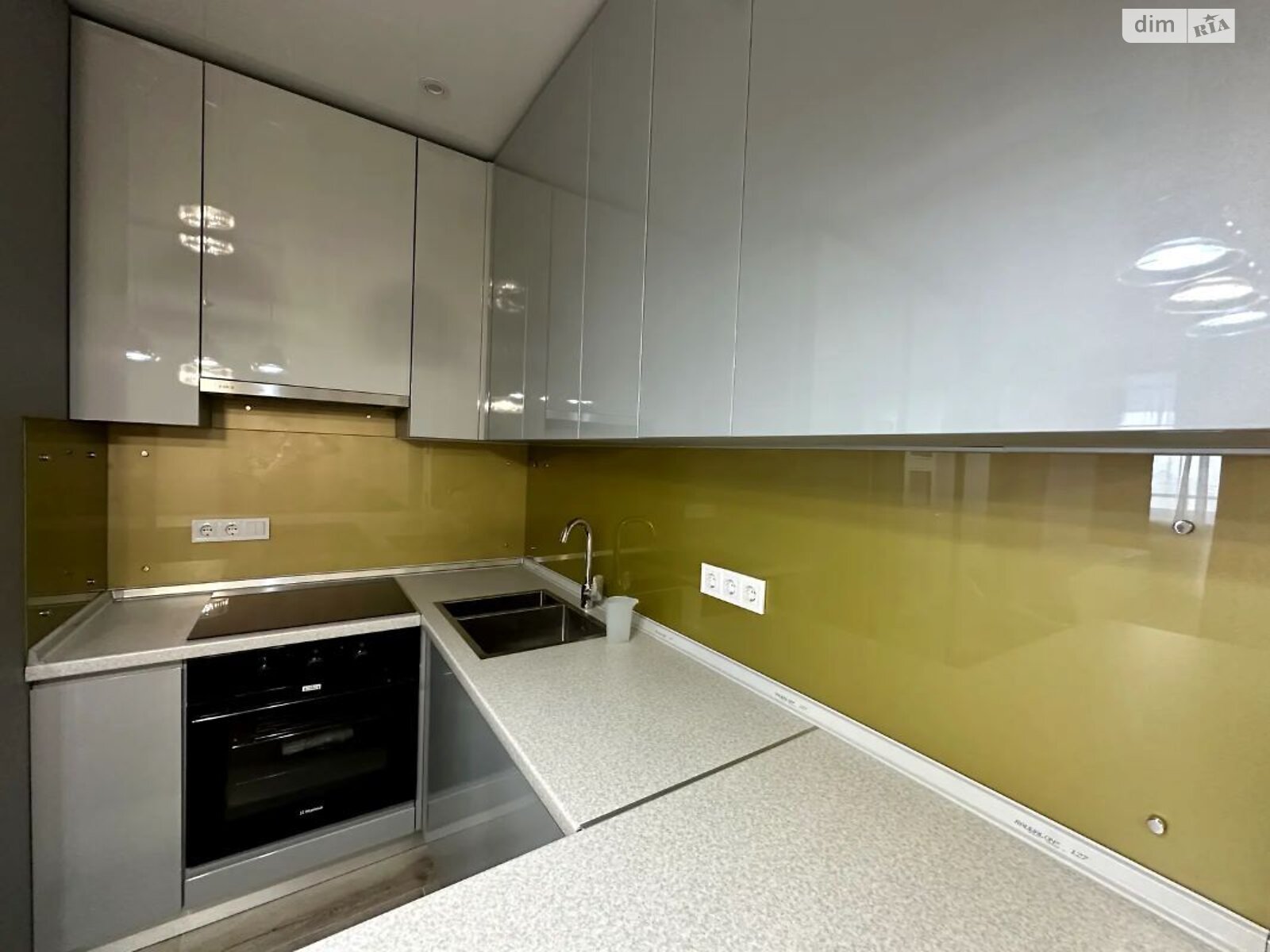 трехкомнатная квартира в Киеве, район Лукьяновка, на ул. Белорусская 36А в аренду на долгий срок помесячно фото 1