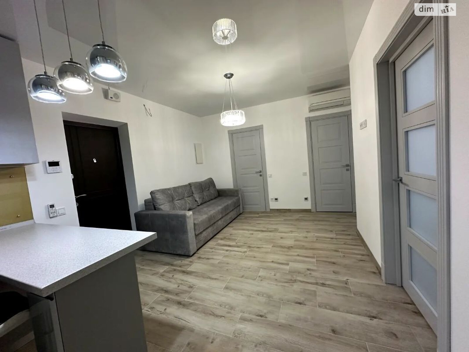 трехкомнатная квартира в Киеве, район Лукьяновка, на ул. Белорусская 36А в аренду на долгий срок помесячно фото 1