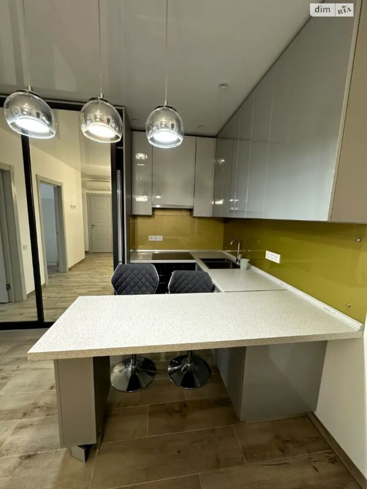 трехкомнатная квартира в Киеве, район Лукьяновка, на ул. Белорусская 36А в аренду на долгий срок помесячно фото 1