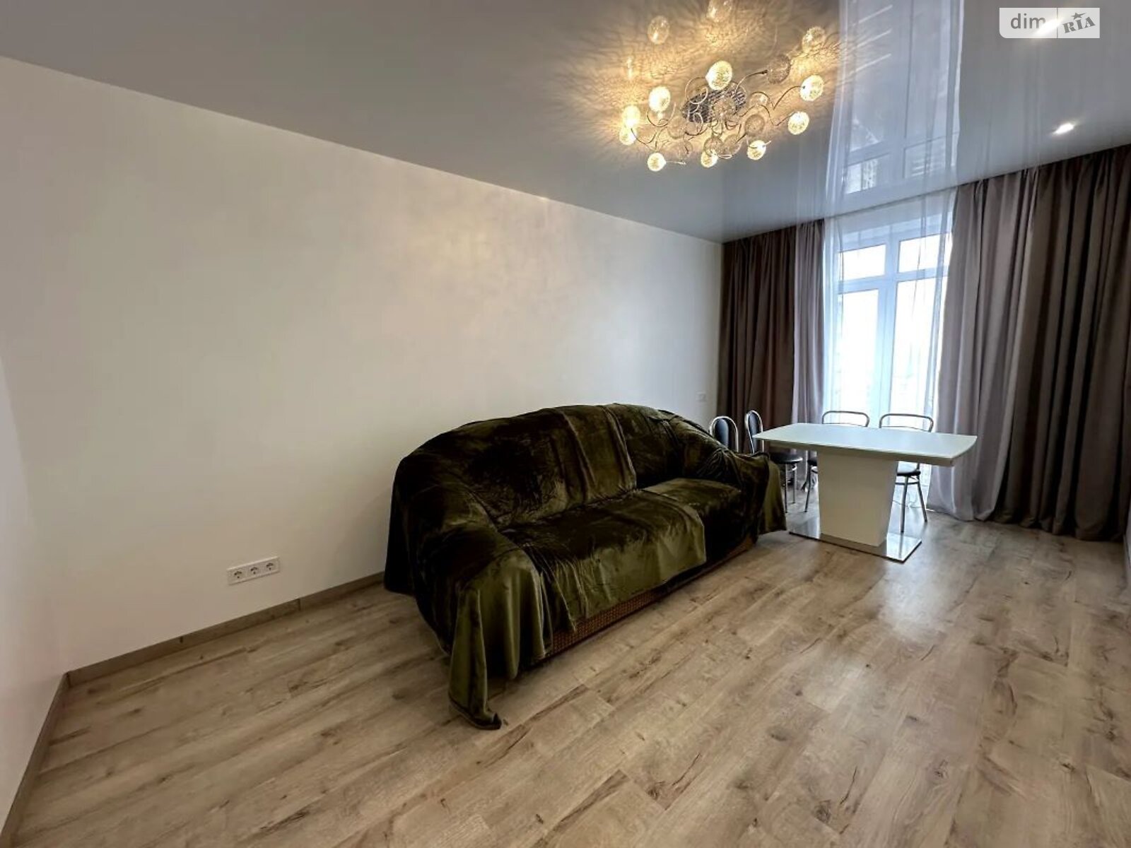 трехкомнатная квартира в Киеве, район Лукьяновка, на ул. Белорусская 36А в аренду на долгий срок помесячно фото 1