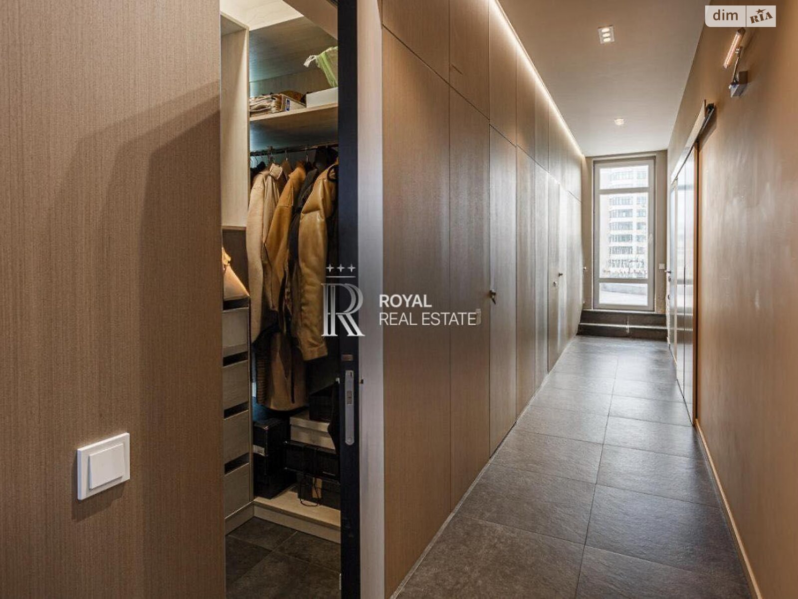 трехкомнатная квартира в Киеве, район Лукьяновка, на ул. Сечевых Стрельцов 84А в аренду на долгий срок помесячно фото 1