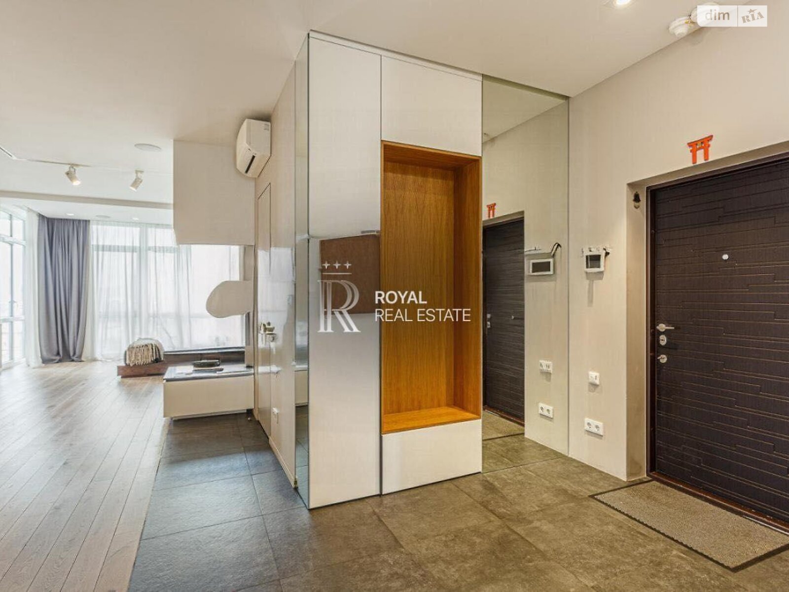 трехкомнатная квартира в Киеве, район Лукьяновка, на ул. Сечевых Стрельцов 84А в аренду на долгий срок помесячно фото 1