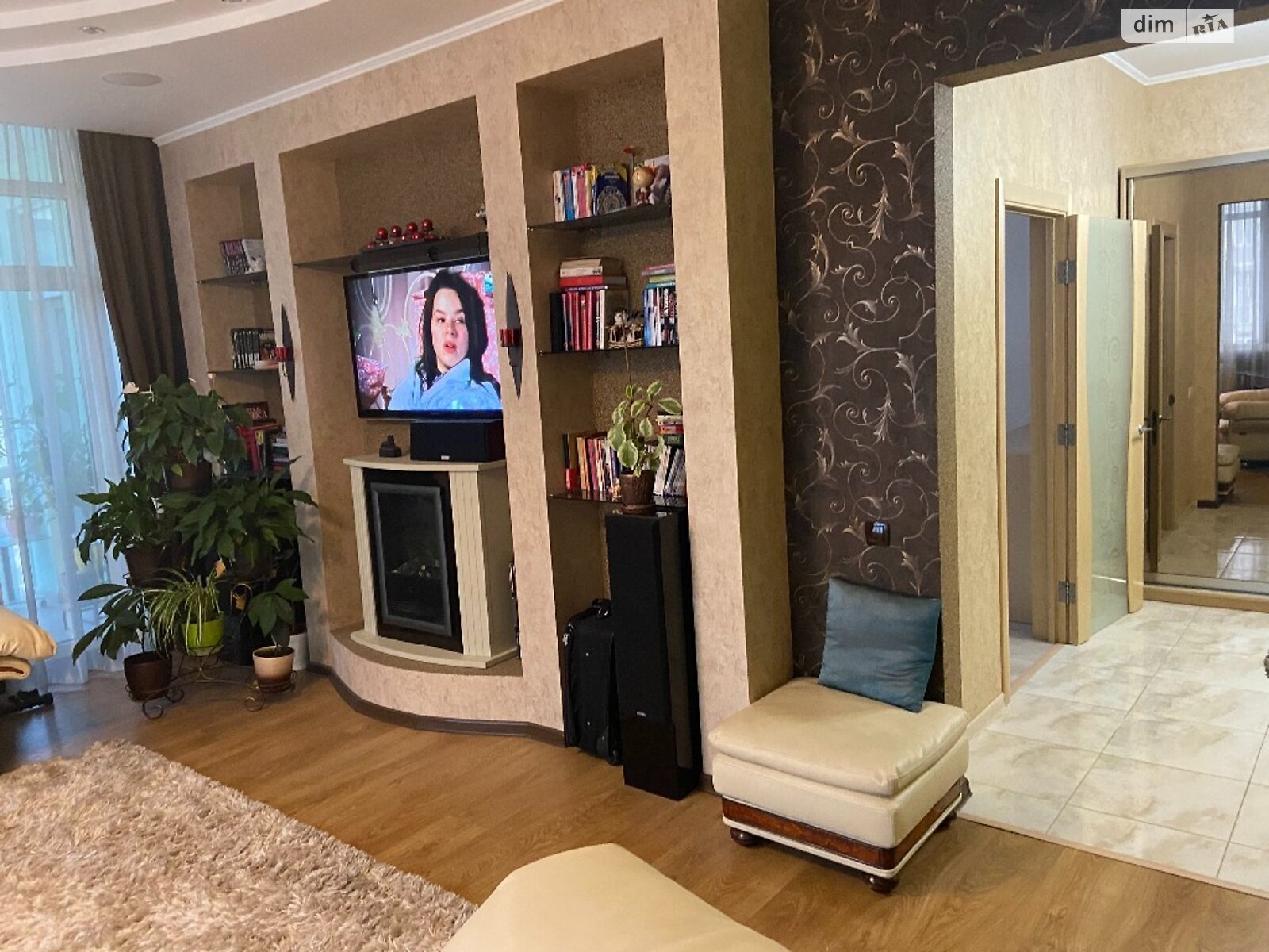 двухкомнатная квартира с мебелью в Киеве, на ул. Генерала Шаповала 2 в аренду на долгий срок помесячно фото 1