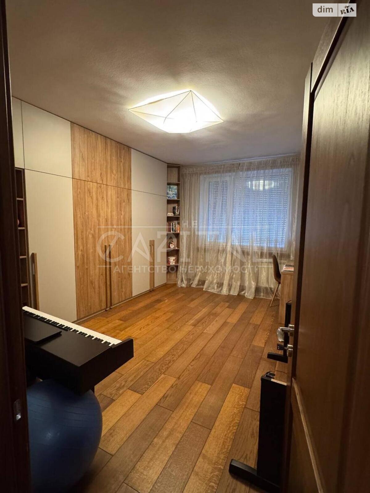 чотирикімнатна квартира в Києві, на вул. Межигірська 28 в довготривалу оренду помісячно фото 1 чотирикімнатна квартира в Києві, на вул. Межигірська 28 в довготривалу оренду помісячно фото 1