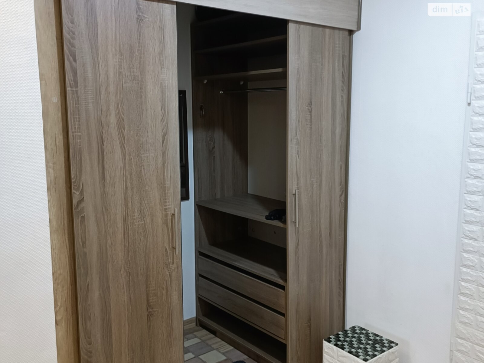 однокімнатна квартира в Києві, район Мостицький Масив, на вул. Наталії Ужвій 12 в довготривалу оренду помісячно фото 1 однокімнатна квартира в Києві, район Мостицький Масив, на вул. Наталії Ужвій 12 в довготривалу оренду помісячно фото 1