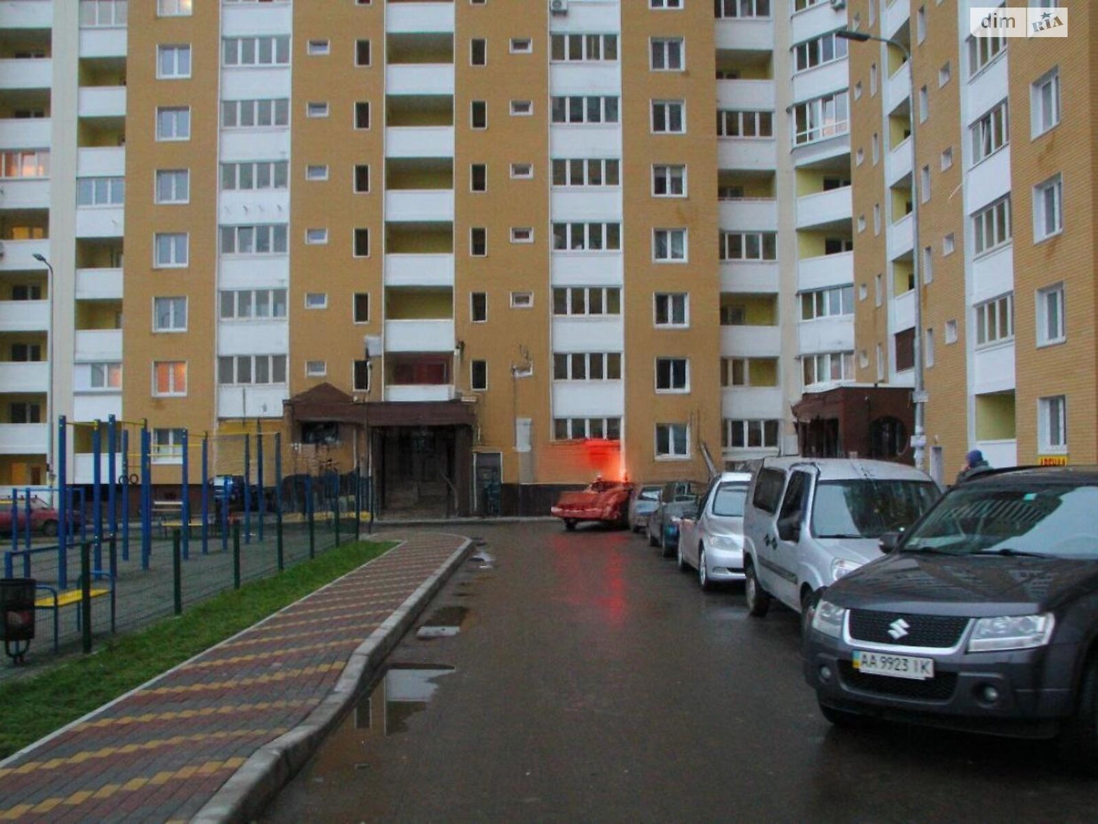 трикімнатна квартира в Києві, район Мостицький Масив, на вул. Сергія Данченка 1, кв. 124 в довготривалу оренду помісячно фото 1 трикімнатна квартира в Києві, район Мостицький Масив, на вул. Сергія Данченка 1, кв. 124 в довготривалу оренду помісячно фото 1