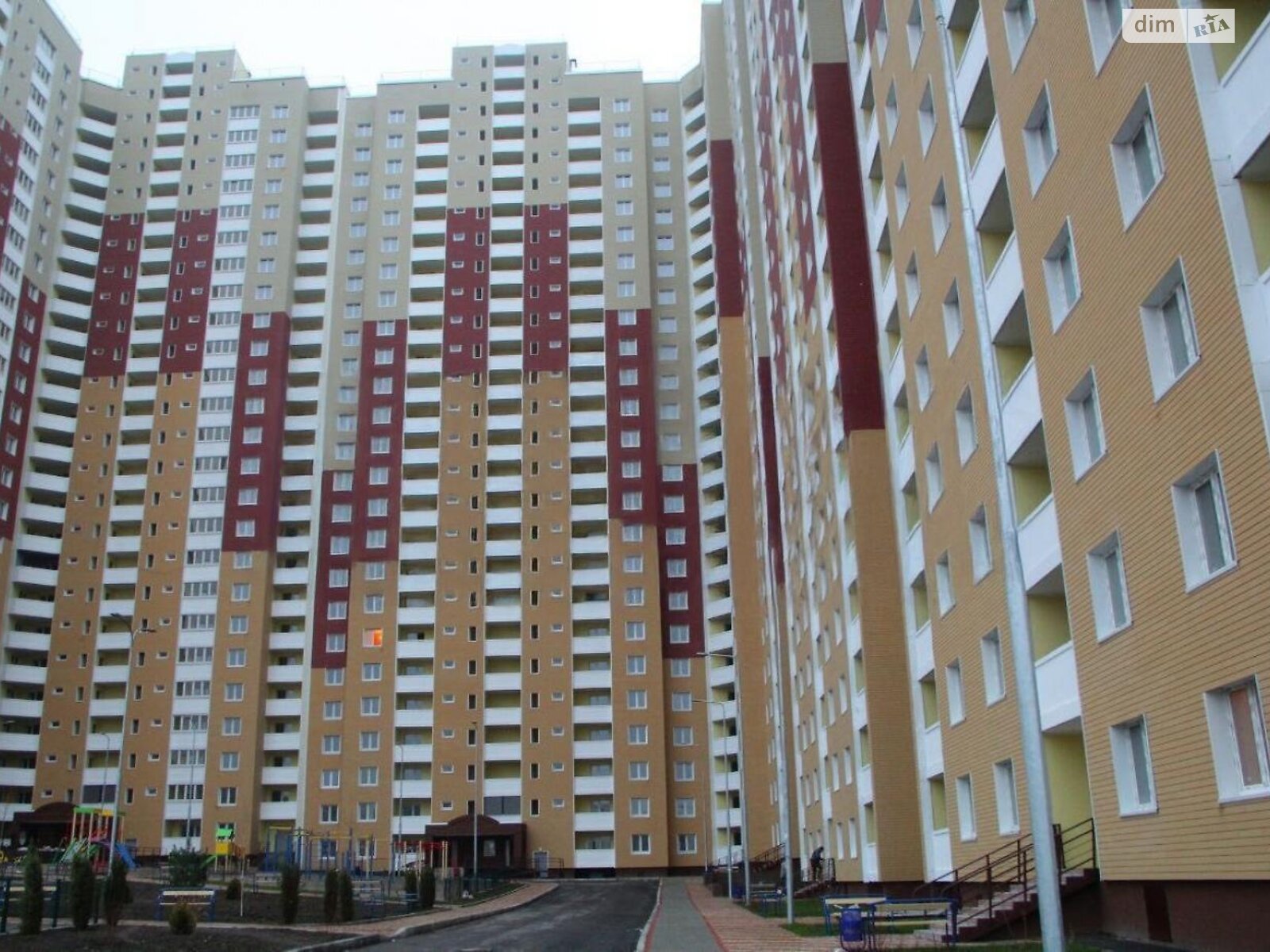 трикімнатна квартира в Києві, район Мостицький Масив, на вул. Сергія Данченка 1, кв. 124 в довготривалу оренду помісячно фото 1 трикімнатна квартира в Києві, район Мостицький Масив, на вул. Сергія Данченка 1, кв. 124 в довготривалу оренду помісячно фото 1