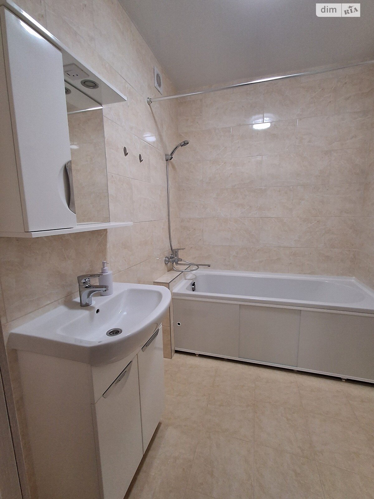 двухкомнатная квартира в Киеве, район Мостицкий Массив, на ул. Сергeя Данченко 28 в аренду на долгий срок помесячно фото 1