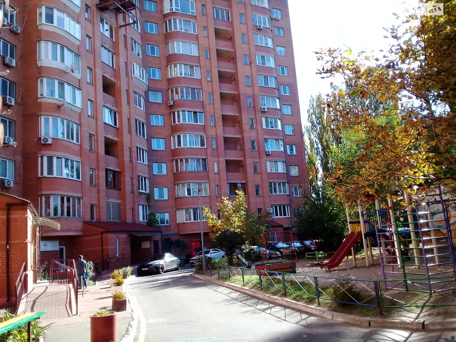 трехкомнатная квартира в Киеве, район Мышеловка, на просп. Науки 62А в аренду на долгий срок помесячно фото 1 трехкомнатная квартира в Киеве, район Мышеловка, на просп. Науки 62А в аренду на долгий срок помесячно фото 1