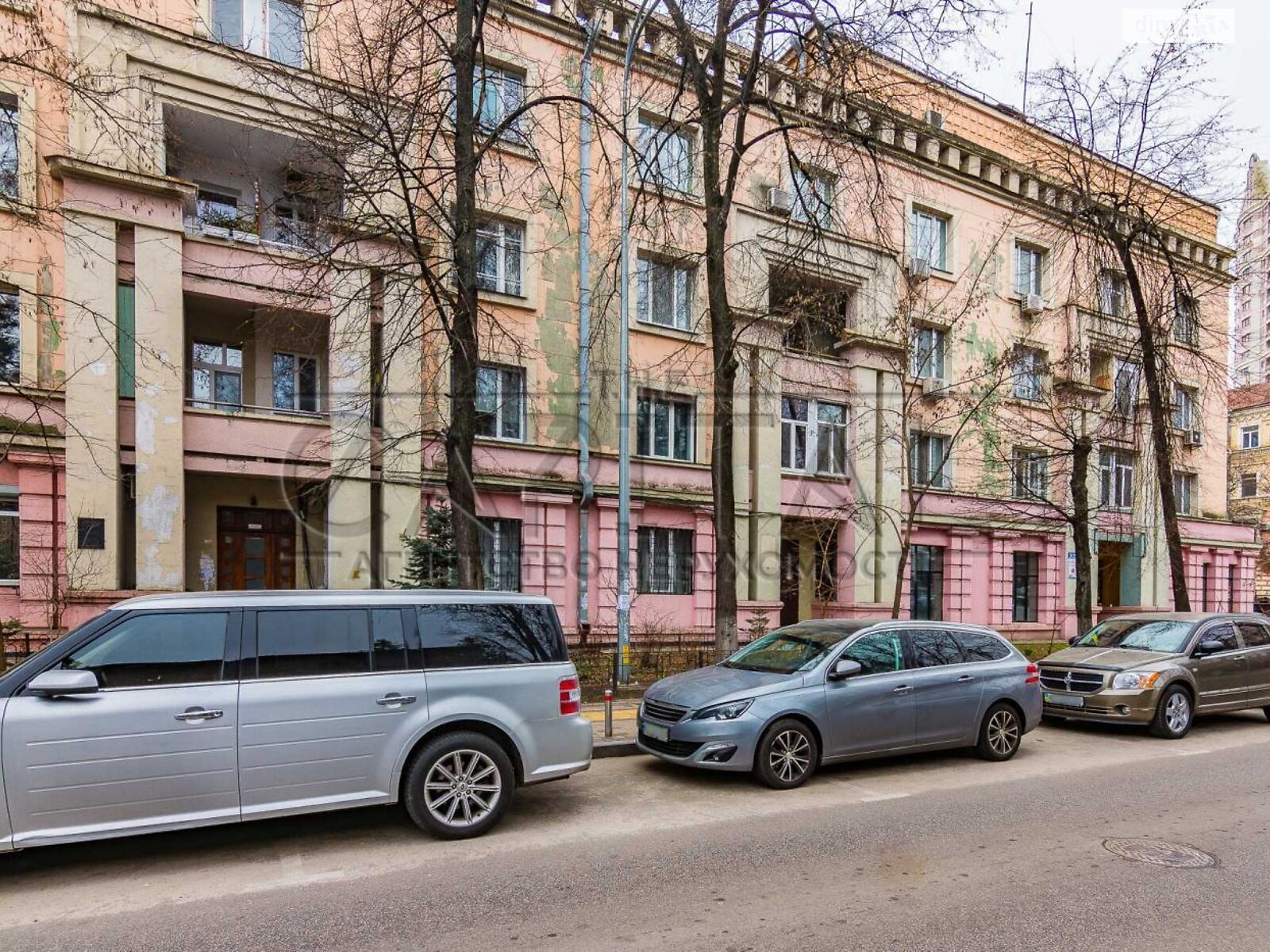 чотирикімнатна квартира в Києві, на вул. Назарівська 25 в довготривалу оренду помісячно фото 1 чотирикімнатна квартира в Києві, на вул. Назарівська 25 в довготривалу оренду помісячно фото 1