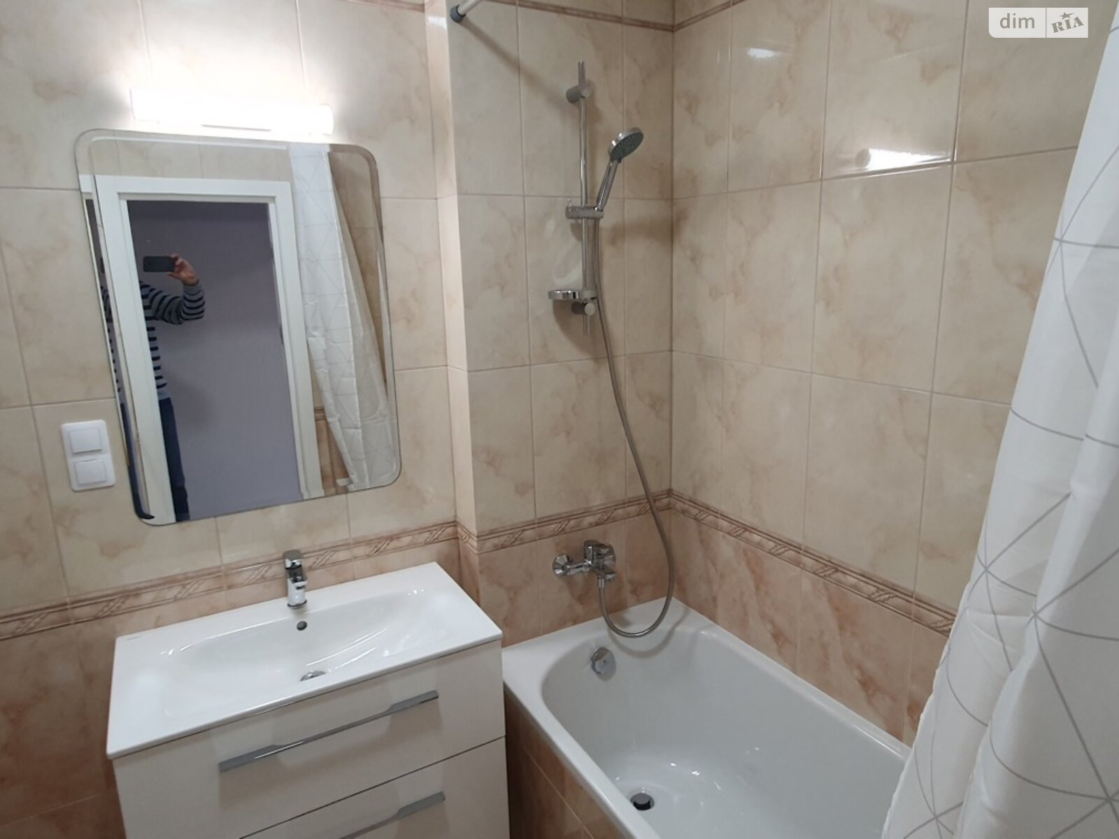 двокімнатна квартира в Києві, район Нивки, на вул. Салютна 2 в довготривалу оренду помісячно фото 1 двокімнатна квартира в Києві, район Нивки, на вул. Салютна 2 в довготривалу оренду помісячно фото 1