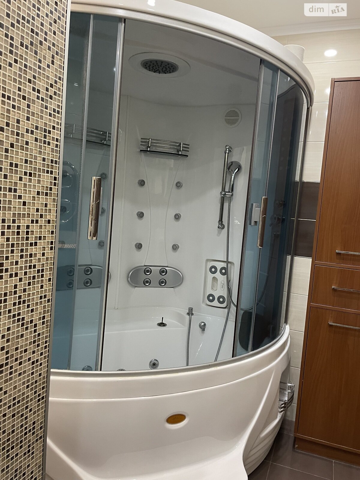двокімнатна квартира в Києві, район Шевченківський, на вул. Салютна 1Б в довготривалу оренду помісячно фото 1 двокімнатна квартира в Києві, район Шевченківський, на вул. Салютна 1Б в довготривалу оренду помісячно фото 1