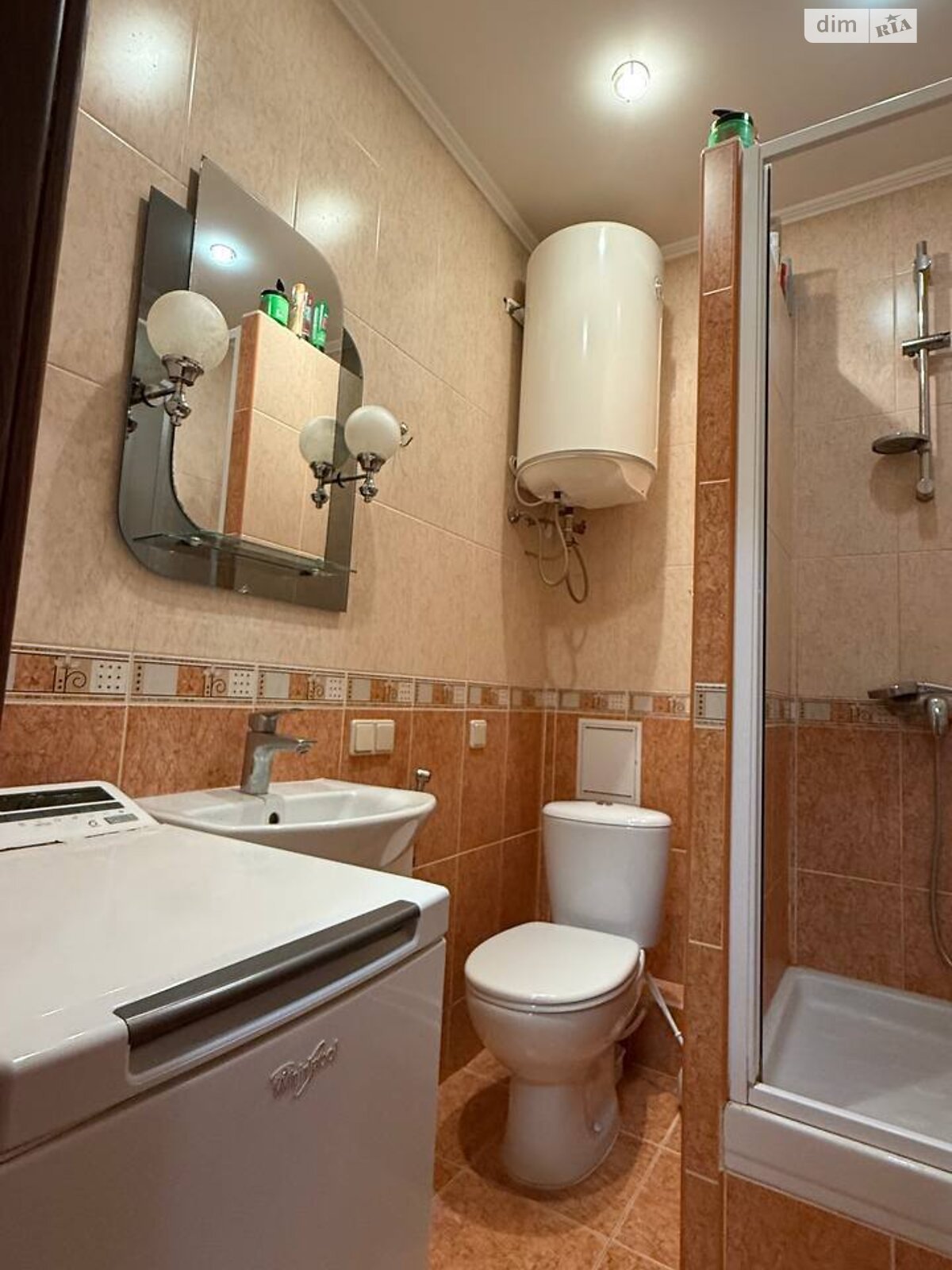 трикімнатна квартира в Києві, район Нивки, на вул. Салютна 1Б в довготривалу оренду помісячно фото 1