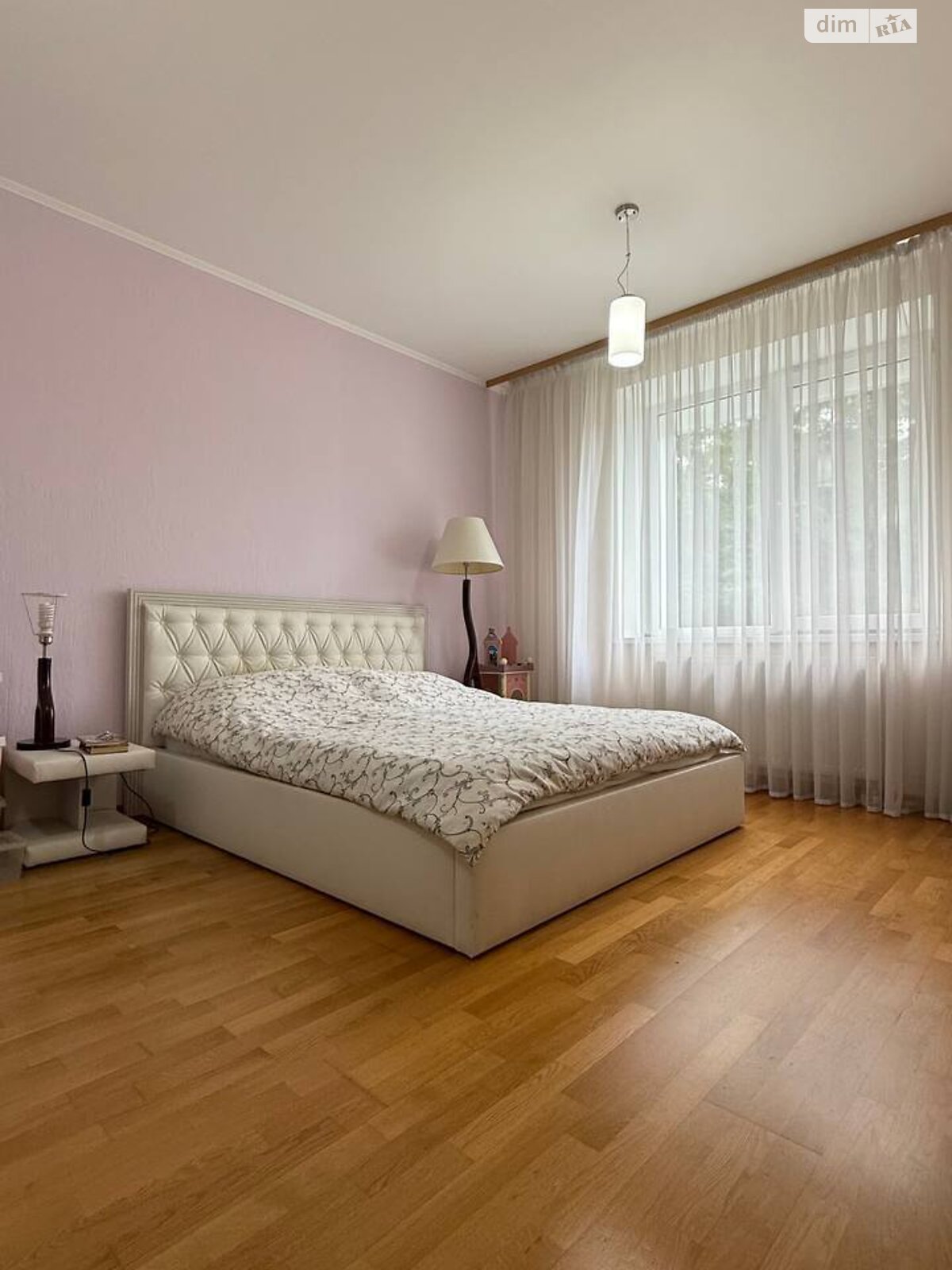 трикімнатна квартира в Києві, район Нивки, на вул. Салютна 1Б в довготривалу оренду помісячно фото 1