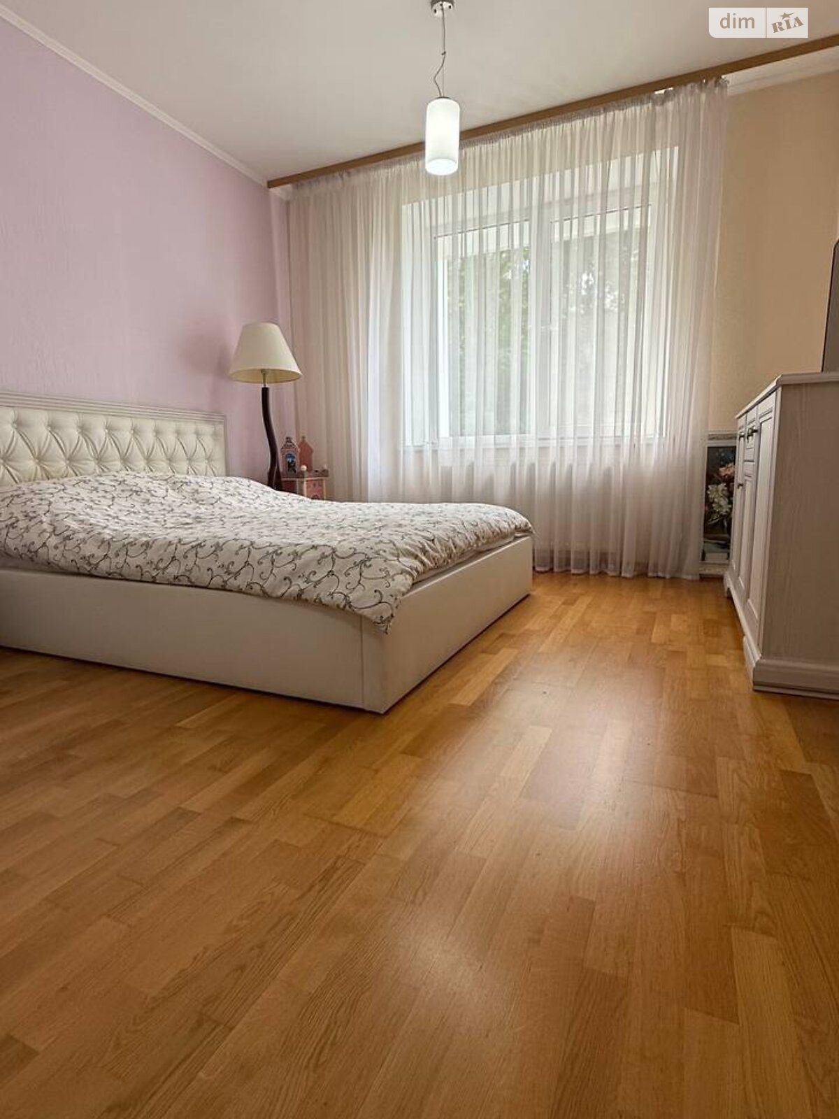 трикімнатна квартира в Києві, район Нивки, на вул. Салютна 1Б в довготривалу оренду помісячно фото 1