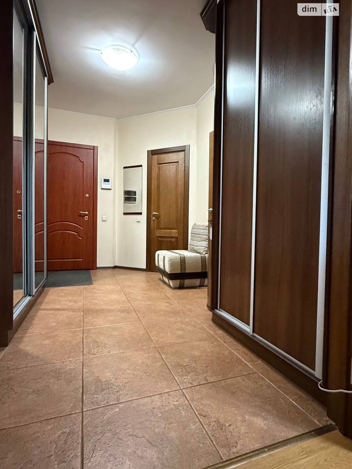 трикімнатна квартира в Києві, район Нивки, на вул. Салютна 1Б в довготривалу оренду помісячно фото 1