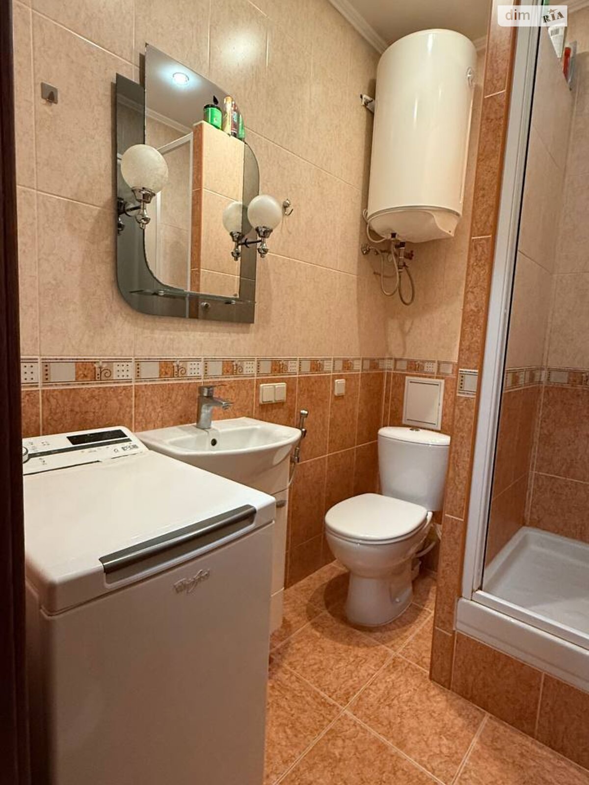 трикімнатна квартира в Києві, район Нивки, на вул. Салютна 1Б в довготривалу оренду помісячно фото 1