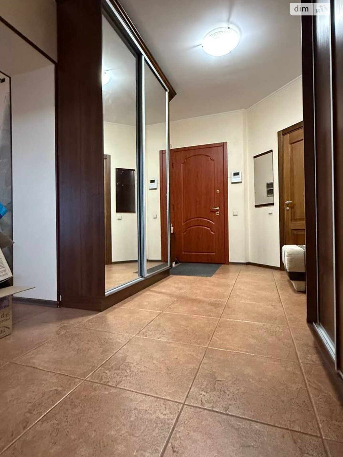 трикімнатна квартира в Києві, район Нивки, на вул. Салютна 1Б в довготривалу оренду помісячно фото 1