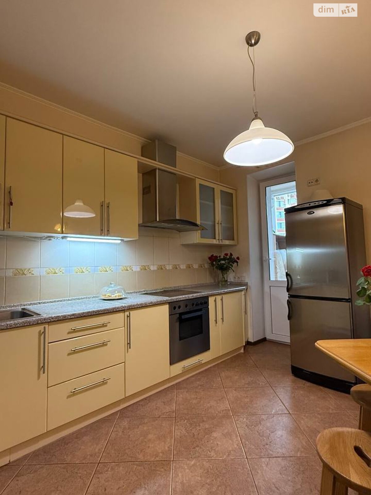 трикімнатна квартира в Києві, район Нивки, на вул. Салютна 1Б в довготривалу оренду помісячно фото 1