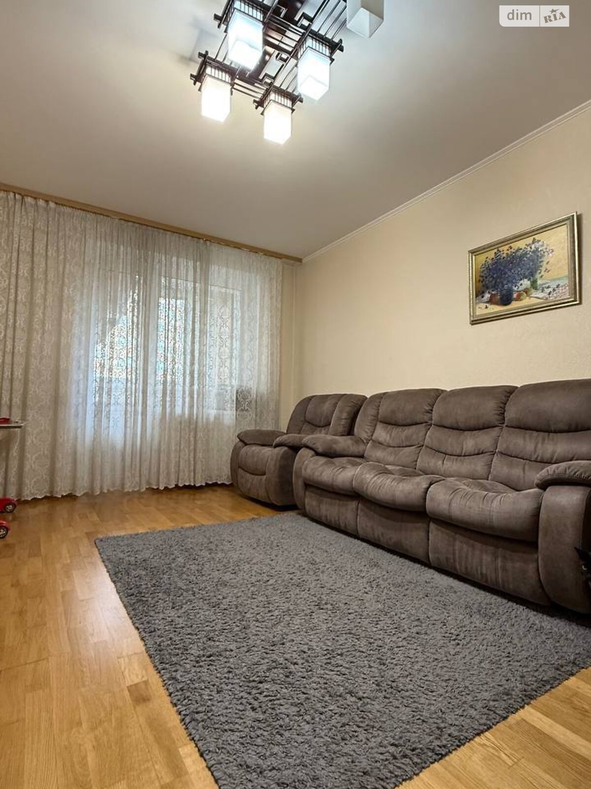 трикімнатна квартира в Києві, район Нивки, на вул. Салютна 1Б в довготривалу оренду помісячно фото 1