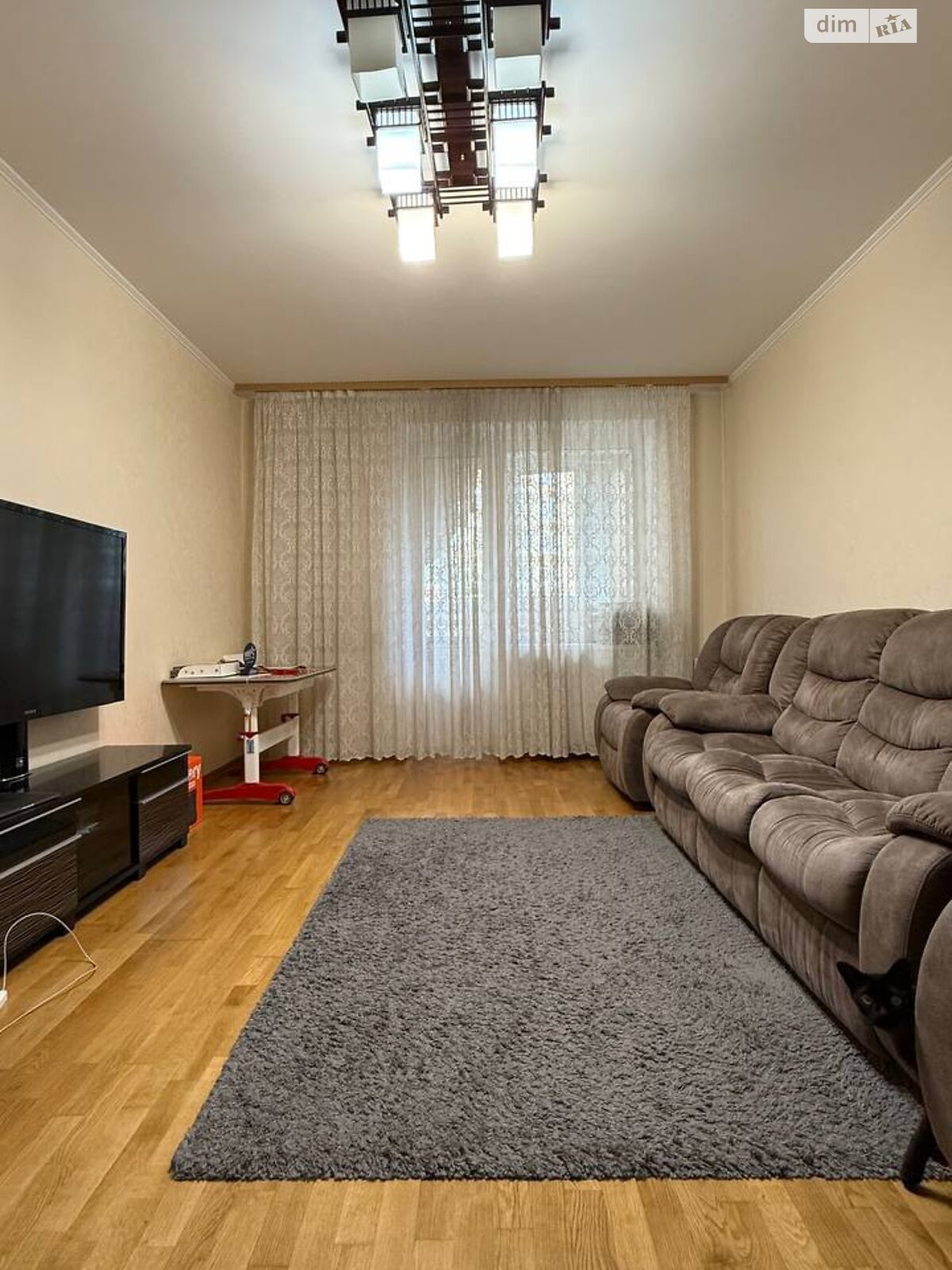 трикімнатна квартира в Києві, район Нивки, на вул. Салютна 1Б в довготривалу оренду помісячно фото 1