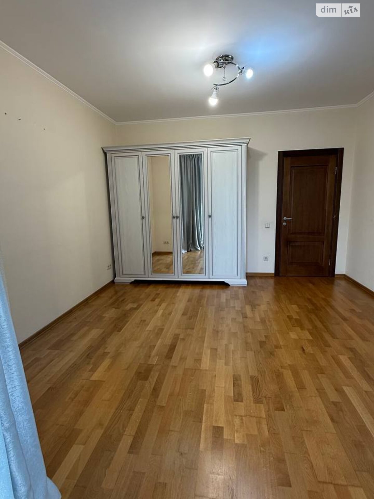 трикімнатна квартира в Києві, район Нивки, на вул. Салютна 1Б в довготривалу оренду помісячно фото 1