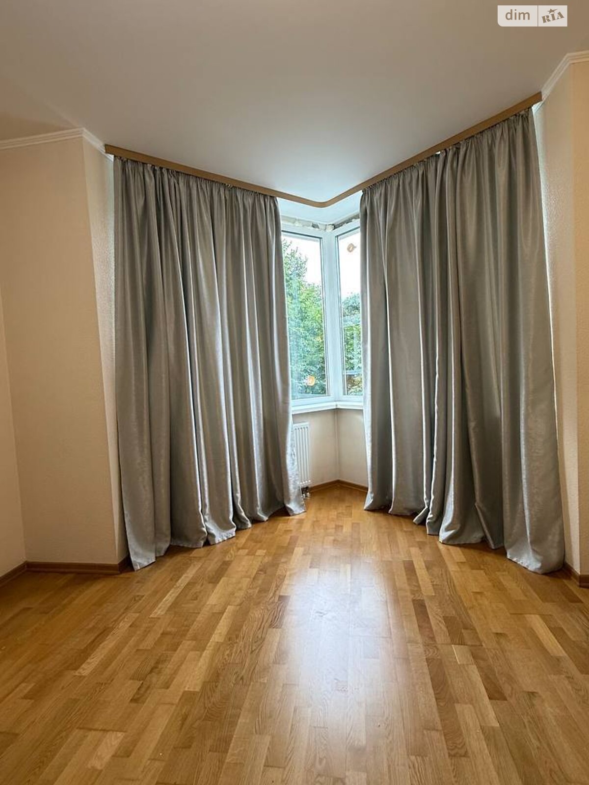 трикімнатна квартира в Києві, район Нивки, на вул. Салютна 1Б в довготривалу оренду помісячно фото 1