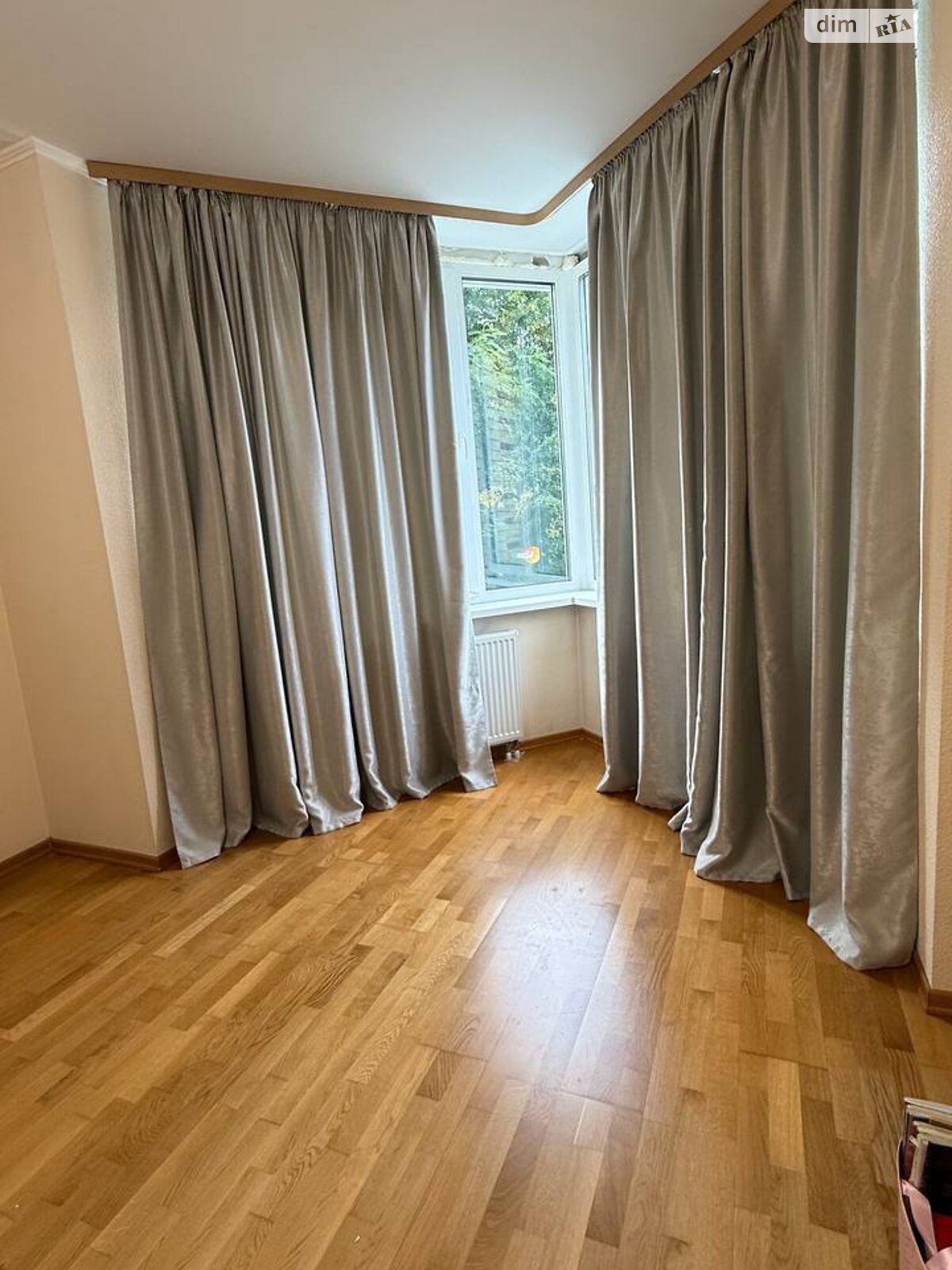 трикімнатна квартира в Києві, район Нивки, на вул. Салютна 1Б в довготривалу оренду помісячно фото 1