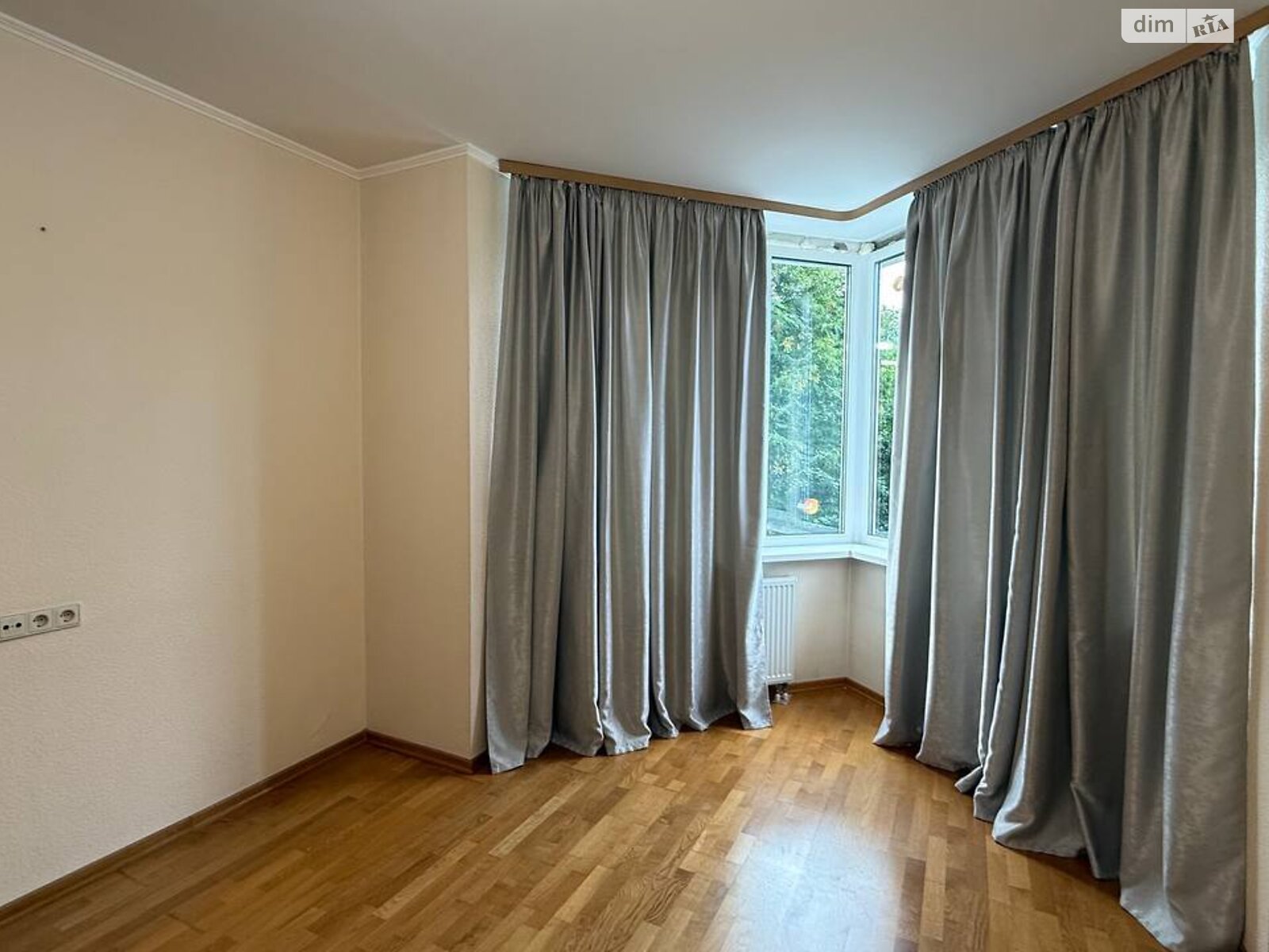 трикімнатна квартира в Києві, район Нивки, на вул. Салютна 1Б в довготривалу оренду помісячно фото 1