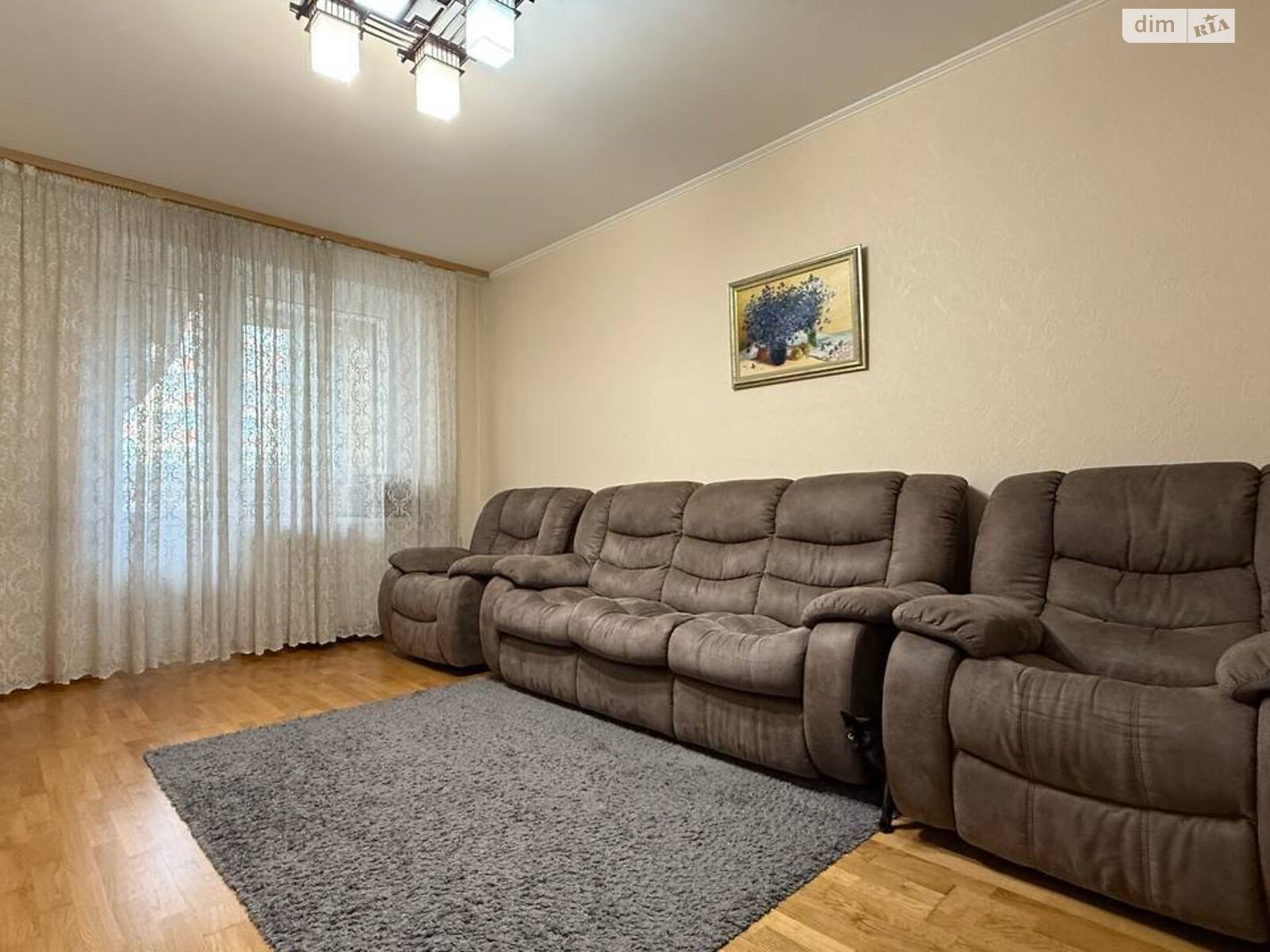 трикімнатна квартира в Києві, район Нивки, на вул. Салютна 1Б в довготривалу оренду помісячно фото 1