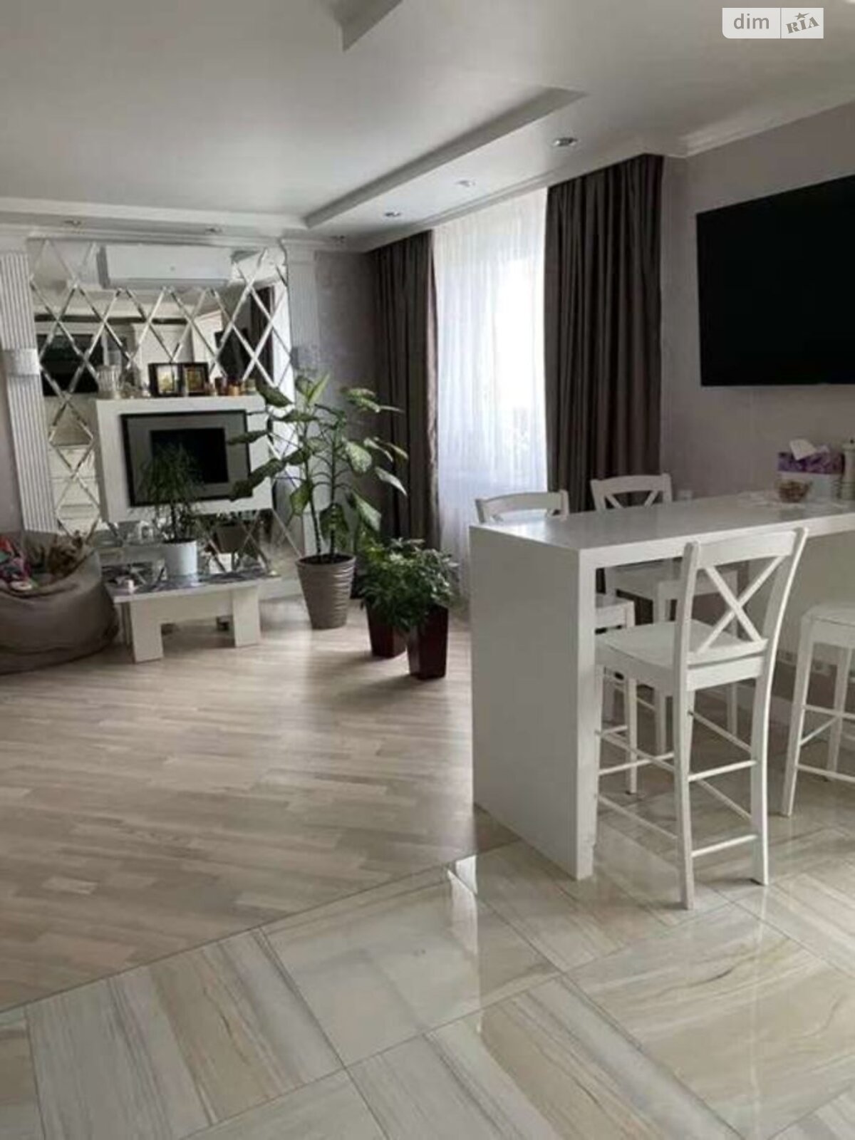 трикімнатна квартира в Києві, район Нова Дарниця, на вул. Бориспільська 6 в довготривалу оренду помісячно фото 1