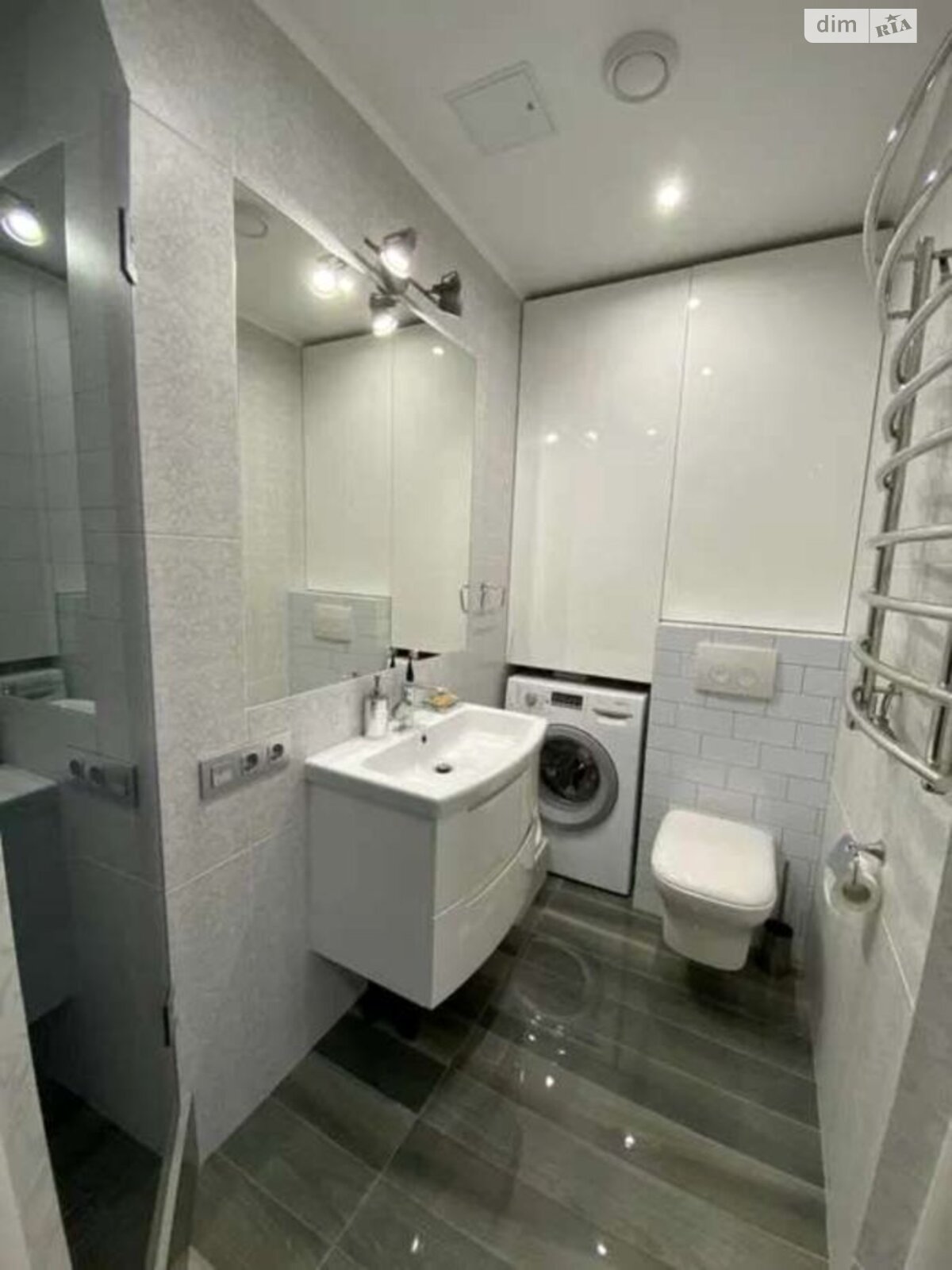 трикімнатна квартира в Києві, район Нова Дарниця, на вул. Бориспільська 6 в довготривалу оренду помісячно фото 1