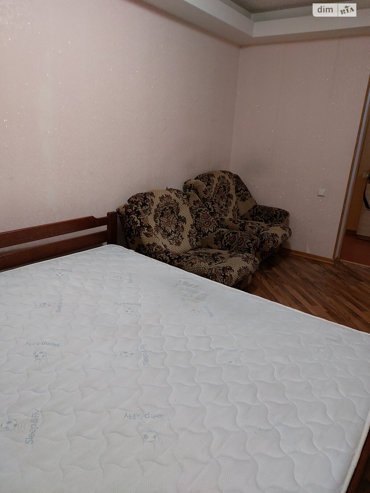 трехкомнатная квартира в Киеве, район Новая Дарница, на шоссе Харьковское 21/3, кв. 111 в аренду на долгий срок помесячно фото 1 трехкомнатная квартира в Киеве, район Новая Дарница, на шоссе Харьковское 21/3, кв. 111 в аренду на долгий срок помесячно фото 1