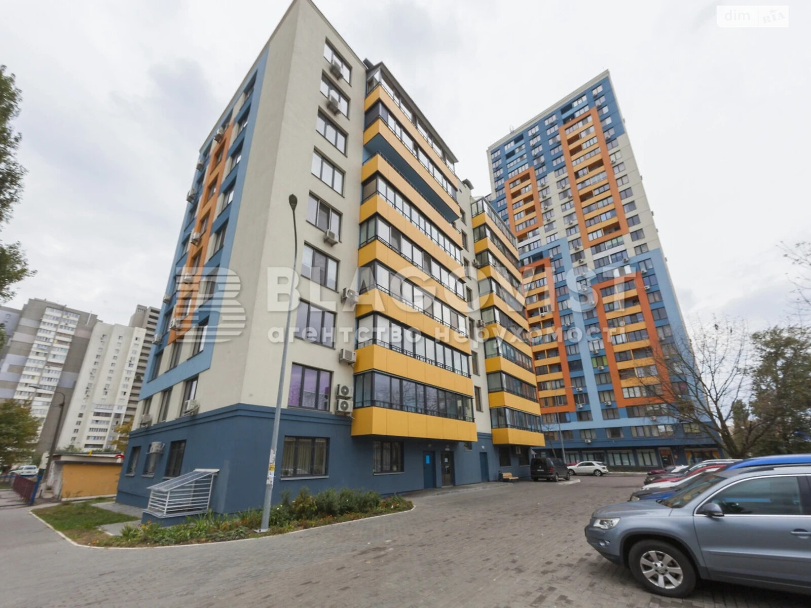 трикімнатна квартира з ремонтом в Києві, район Оболонь, на вул. Богатирська 6Б, кв. 12 в довготривалу оренду помісячно фото 1 трикімнатна квартира з ремонтом в Києві, район Оболонь, на вул. Богатирська 6Б, кв. 12 в довготривалу оренду помісячно фото 1