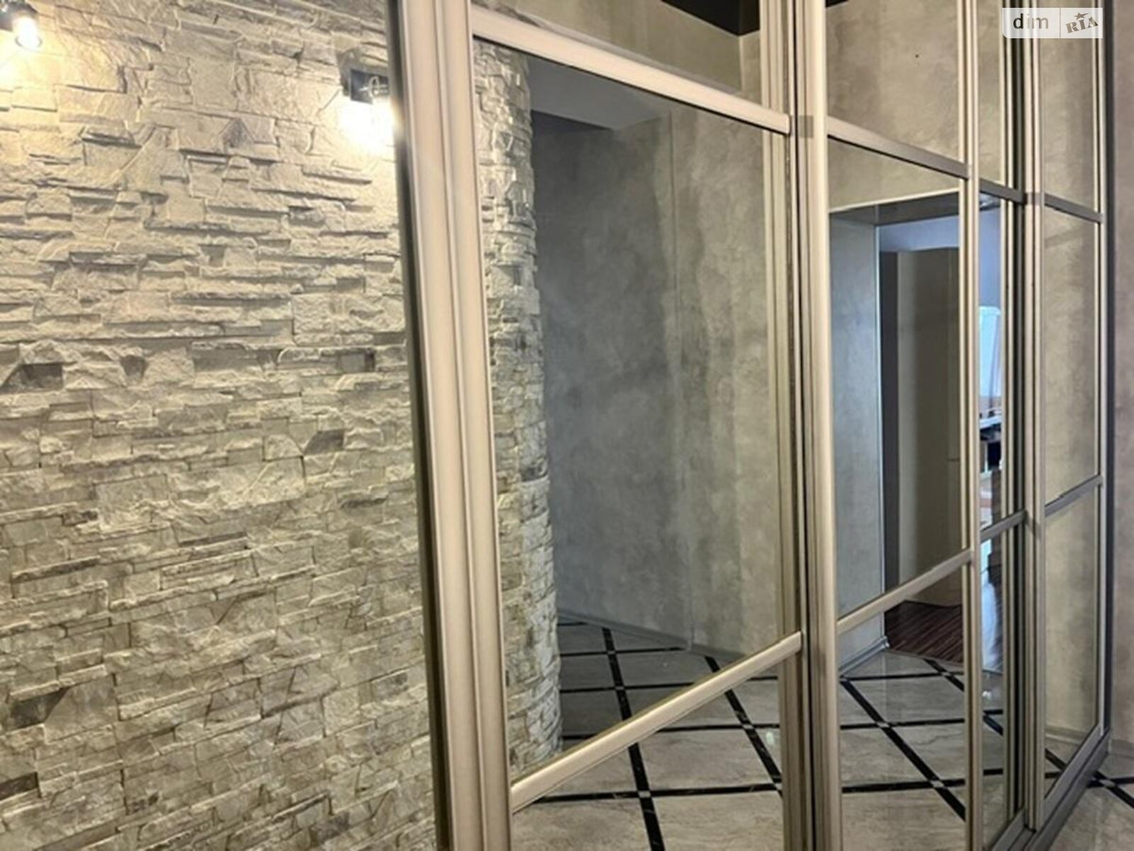 трикімнатна квартира в Києві, район Оболонь, на просп. Володимира Івасюка 4 в довготривалу оренду помісячно фото 1 трикімнатна квартира в Києві, район Оболонь, на просп. Володимира Івасюка 4 в довготривалу оренду помісячно фото 1