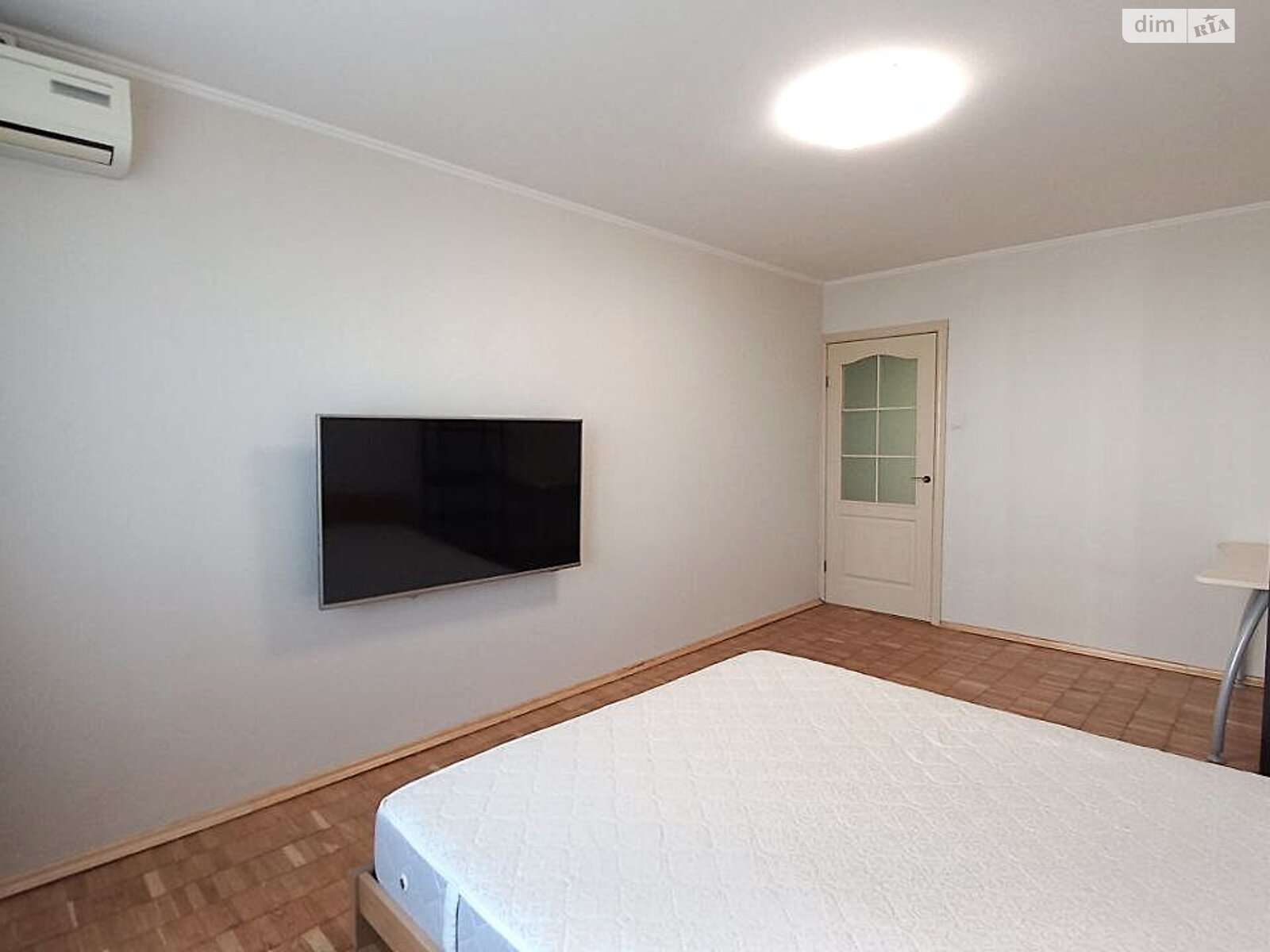 однокімнатна квартира в Києві, район undefined, на пл. Оболонська 5 в довготривалу оренду помісячно фото 1