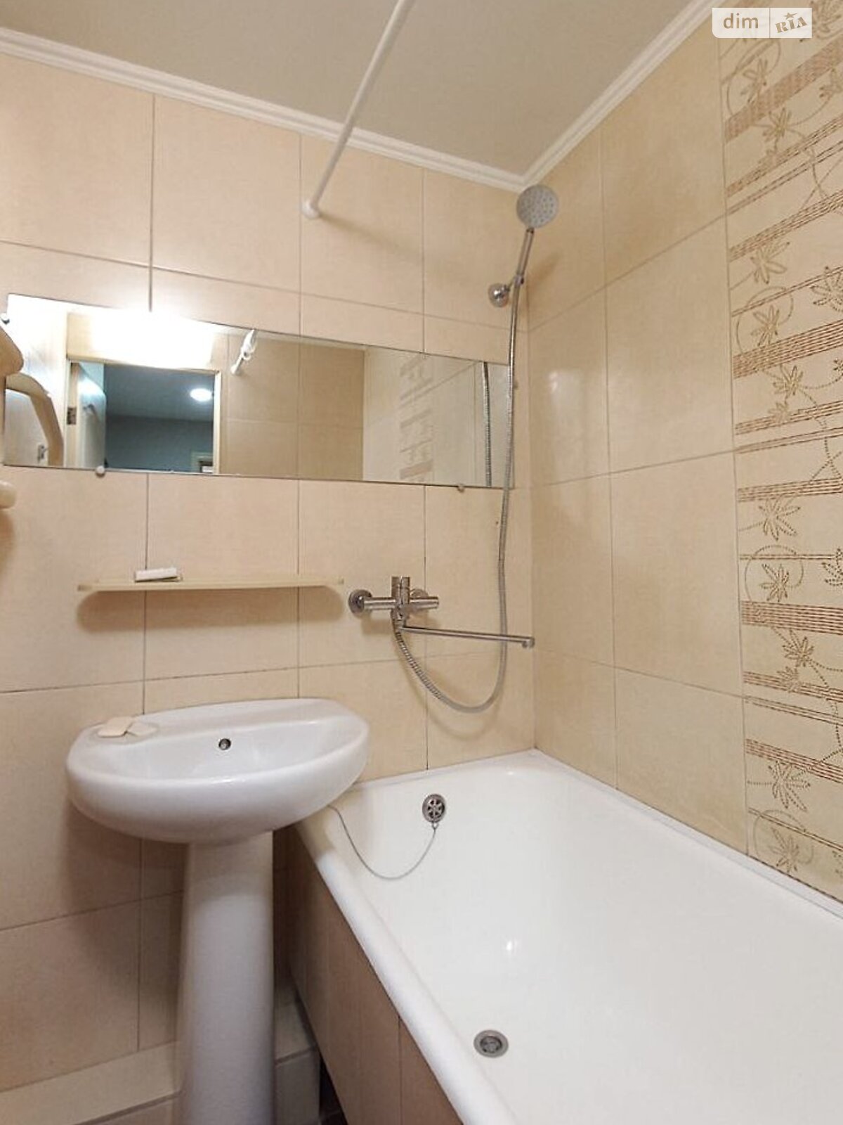 однокімнатна квартира в Києві, район undefined, на пл. Оболонська 5 в довготривалу оренду помісячно фото 1