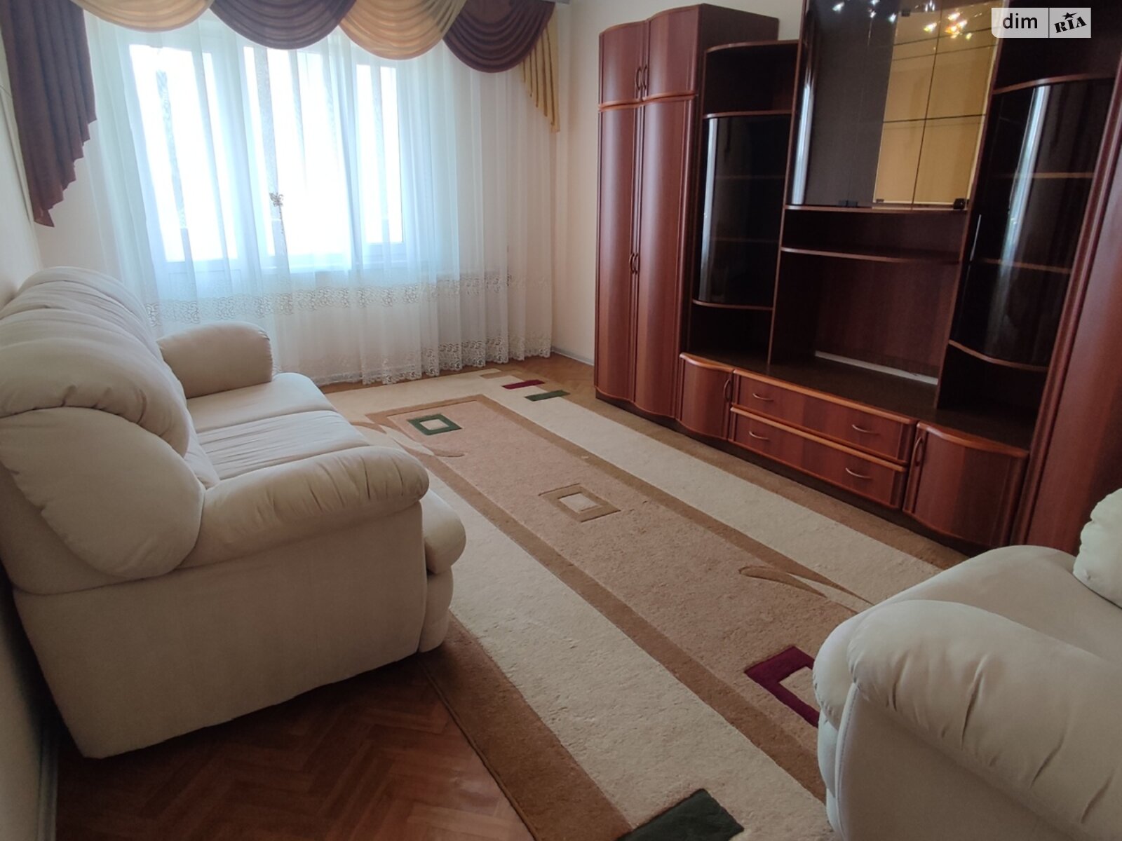 трикімнатна квартира в Києві, район Оболонь, на вул. Прирічна 29 в довготривалу оренду помісячно фото 1 трикімнатна квартира в Києві, район Оболонь, на вул. Прирічна 29 в довготривалу оренду помісячно фото 1