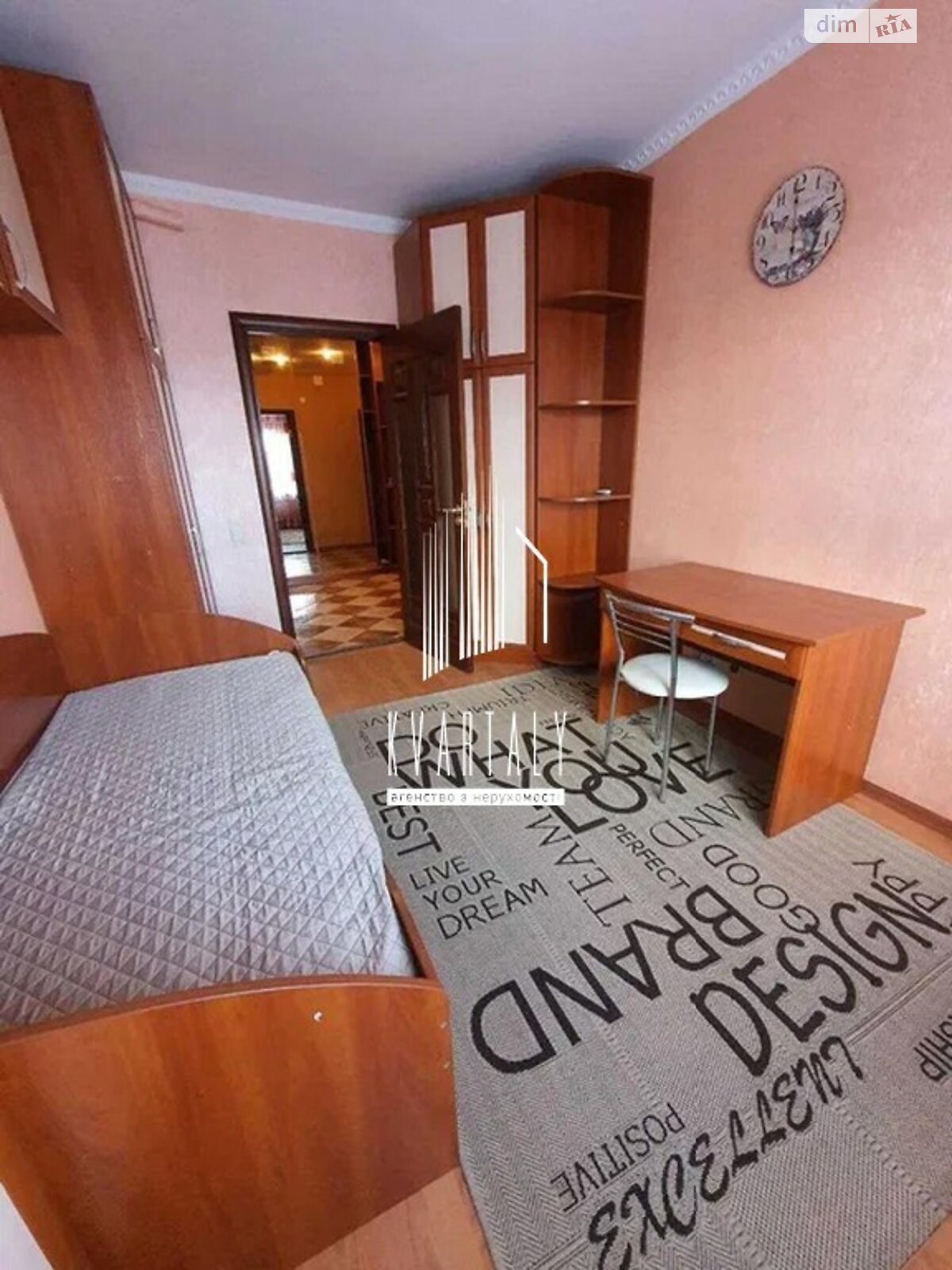 трехкомнатная квартира с мебелью в Киеве, район Оболонь, на ул. Северная 54 в аренду на долгий срок помесячно фото 1