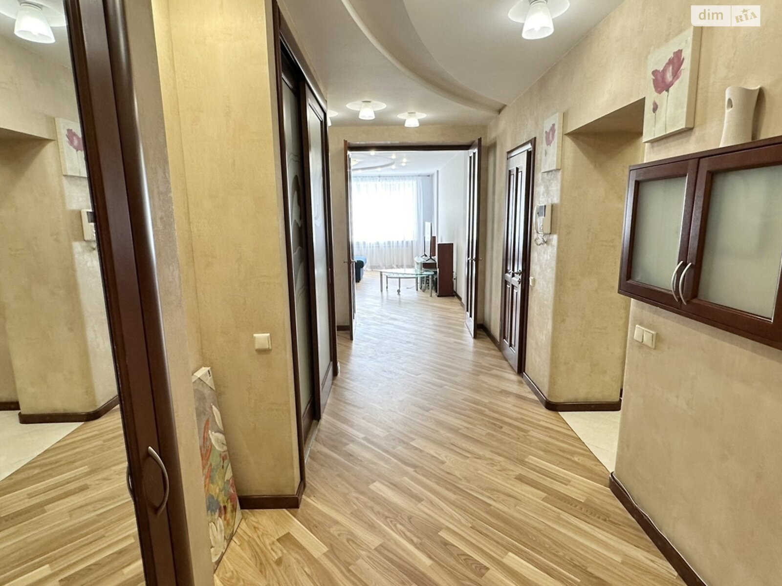 п`ятикімнатна квартира в Києві, район Оболонь, на просп. Володимира Івасюка 24А в довготривалу оренду помісячно фото 1 п`ятикімнатна квартира в Києві, район Оболонь, на просп. Володимира Івасюка 24А в довготривалу оренду помісячно фото 1