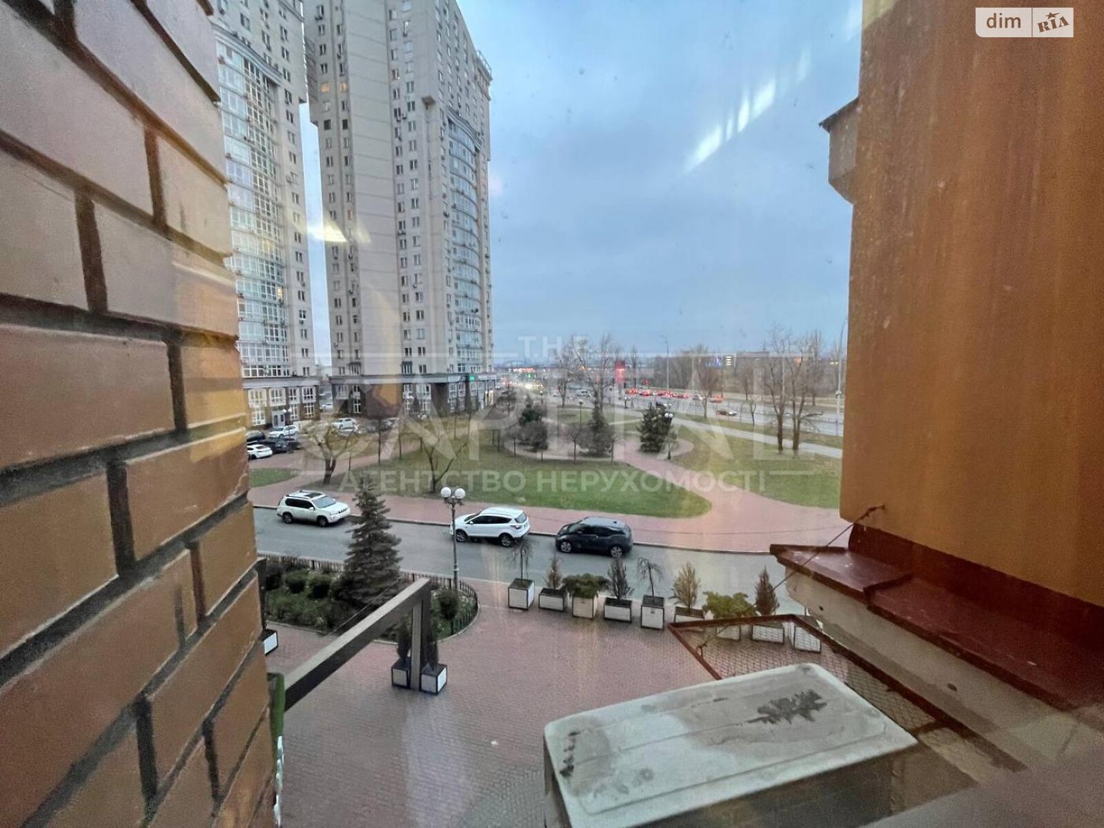 чотирикімнатна квартира в Києві, район Оболонь, на просп. Володимира Івасюка 4 в довготривалу оренду помісячно фото 1 чотирикімнатна квартира в Києві, район Оболонь, на просп. Володимира Івасюка 4 в довготривалу оренду помісячно фото 1