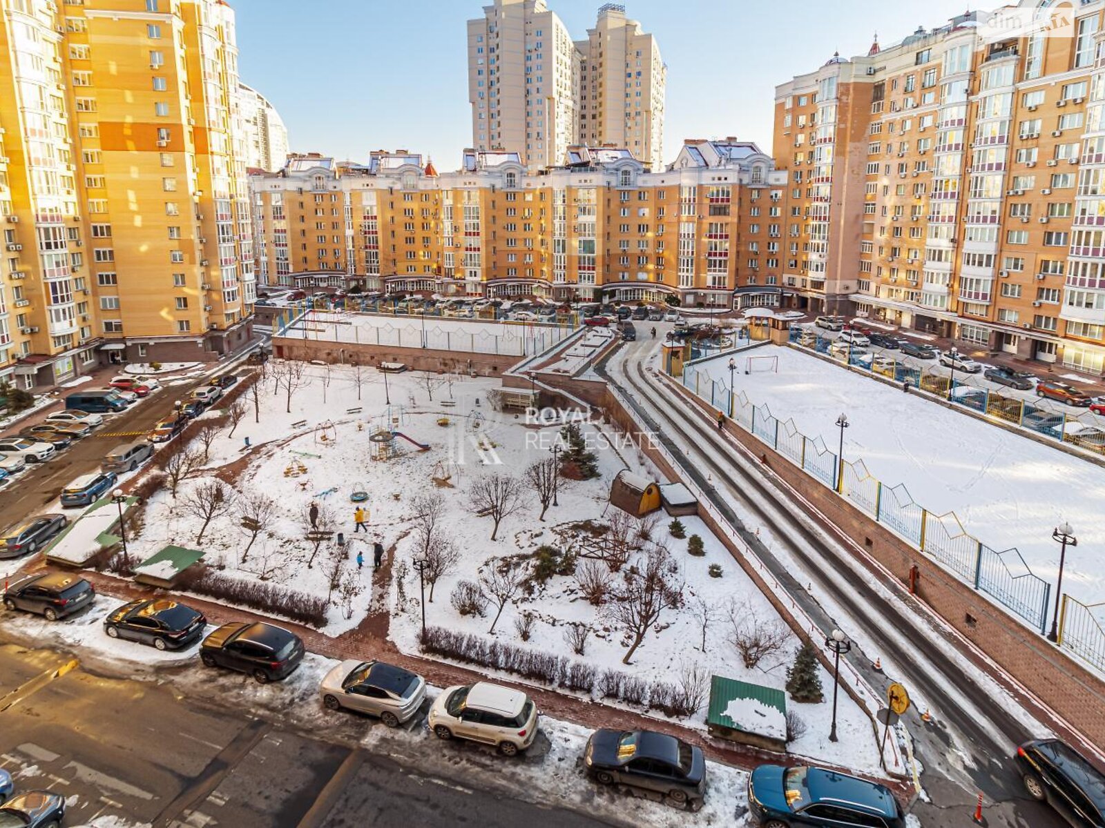 трехкомнатная квартира в Киеве, район Оболонь, на просп. Владимира Ивасюка 4 в аренду на долгий срок помесячно фото 1