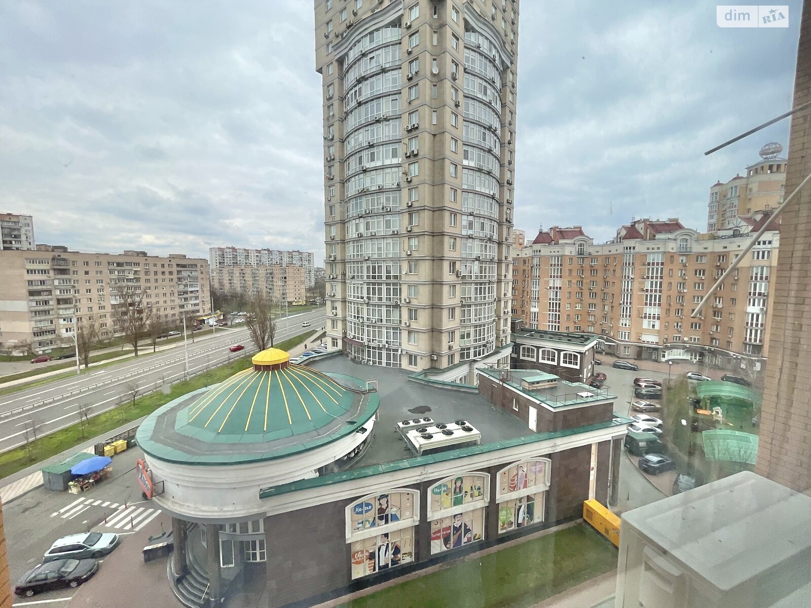 чотирикімнатна квартира в Києві, район Оболонь, на просп. Володимира Івасюка 8 корпус 4 в довготривалу оренду помісячно фото 1 чотирикімнатна квартира в Києві, район Оболонь, на просп. Володимира Івасюка 8 корпус 4 в довготривалу оренду помісячно фото 1
