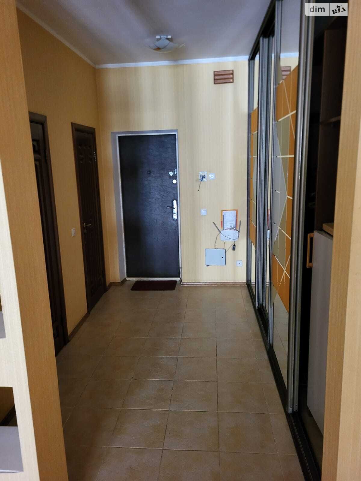 трикімнатна квартира в Києві, район Оболонь, на просп. Володимира Івасюка 26А в довготривалу оренду помісячно фото 1 трикімнатна квартира в Києві, район Оболонь, на просп. Володимира Івасюка 26А в довготривалу оренду помісячно фото 1