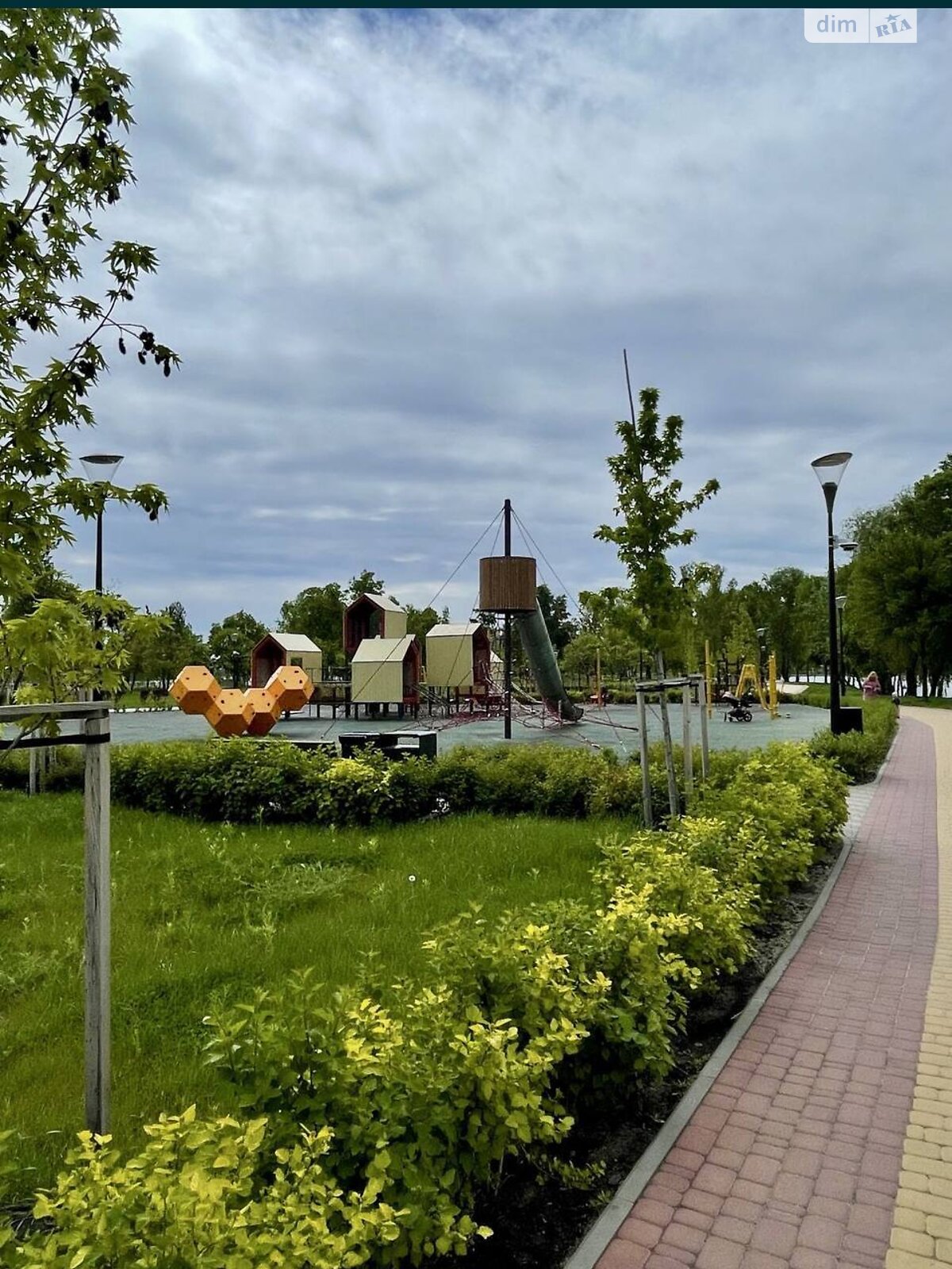 трикімнатна квартира в Києві, район undefined, на просп. Володимира Івасюка 18А в довготривалу оренду помісячно фото 1 трикімнатна квартира в Києві, район undefined, на просп. Володимира Івасюка 18А в довготривалу оренду помісячно фото 1