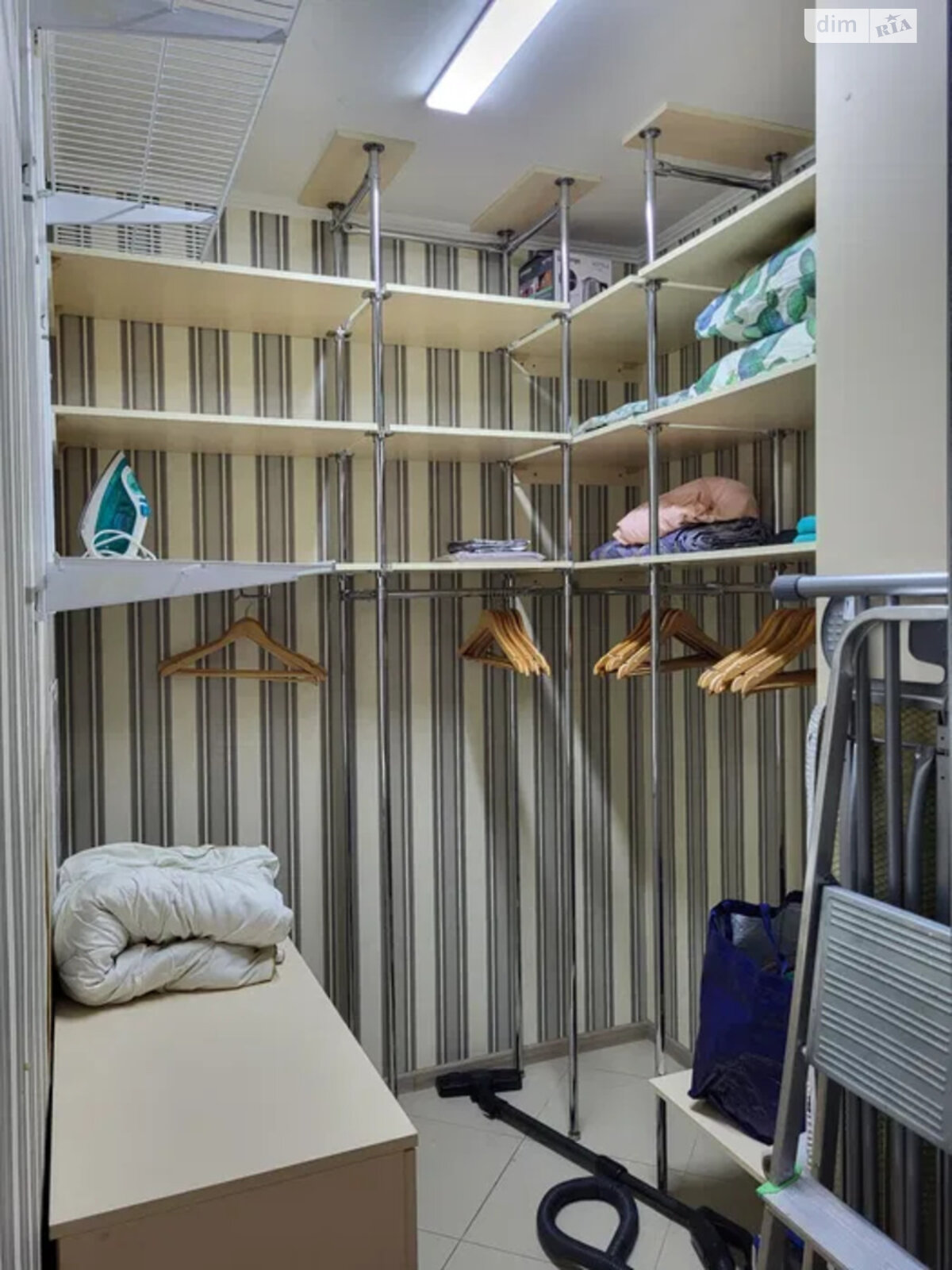 однокомнатная квартира в Киеве, район Осокорки, на ул. Александра Мишуги 12 в аренду на долгий срок помесячно фото 1 однокомнатная квартира в Киеве, район Осокорки, на ул. Александра Мишуги 12 в аренду на долгий срок помесячно фото 1