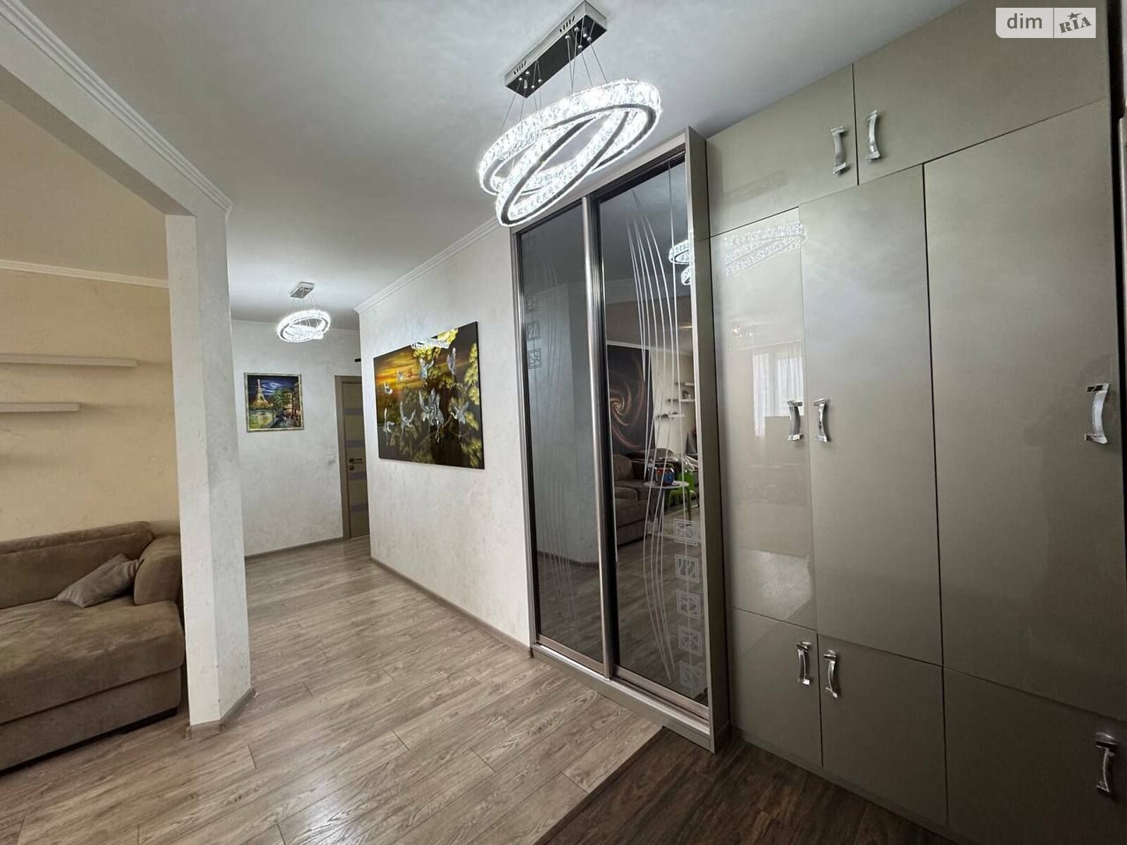 трикімнатна квартира в Києві, район Осокорки, на вул. Бориса Гмирі 4 в довготривалу оренду помісячно фото 1 трикімнатна квартира в Києві, район Осокорки, на вул. Бориса Гмирі 4 в довготривалу оренду помісячно фото 1