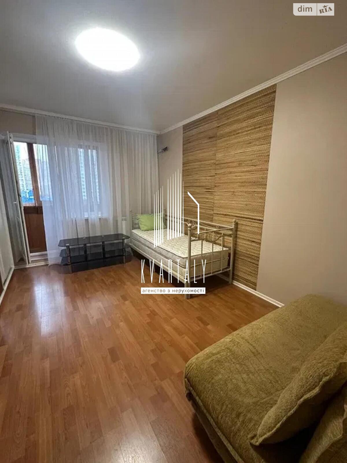 трикімнатна квартира в Києві, район Осокорки, на вул. Бориса Гмирі 9 в довготривалу оренду помісячно фото 1 трикімнатна квартира в Києві, район Осокорки, на вул. Бориса Гмирі 9 в довготривалу оренду помісячно фото 1