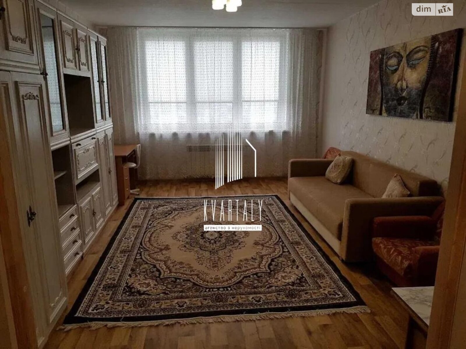 трехкомнатная квартира с мебелью в Киеве, район Осокорки, на ул. Чавдар Елизаветы 1 в аренду на долгий срок помесячно фото 1